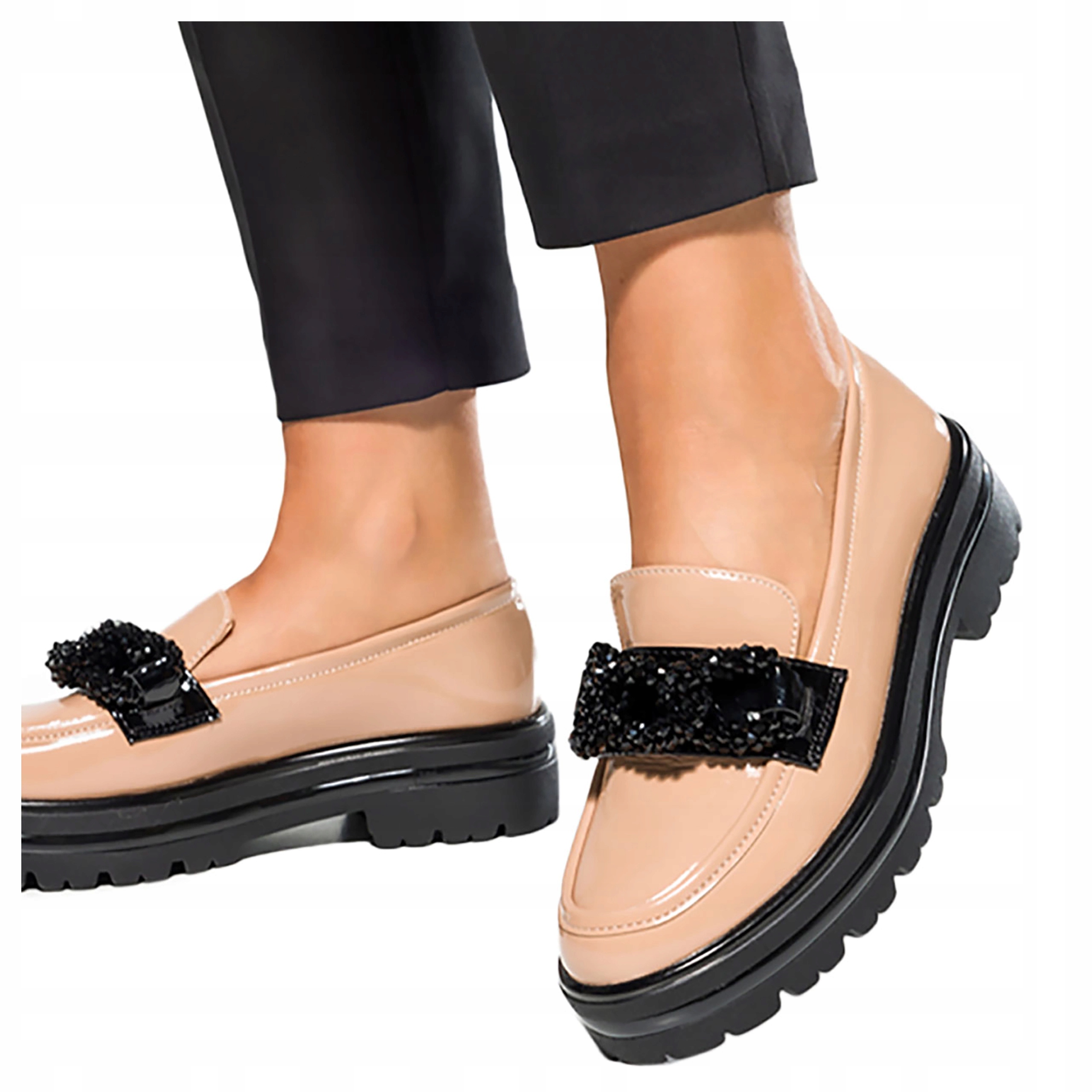 Mokasyny Damskie Beżowe Lakierowane Na Bieżnikowanej Platformie Modne r 37