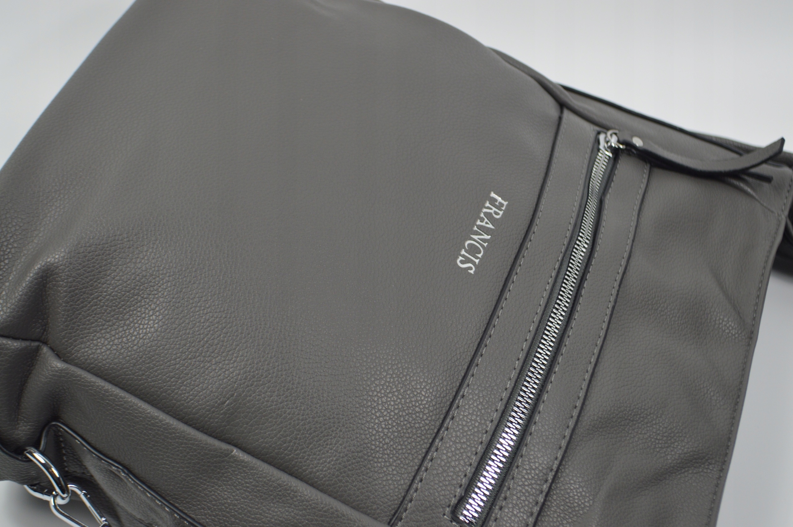 DUŻA POJEMNA TOREBKA DAMSKA LISTONOSZKA WOREK TORBO-PLECAK Wielkość mała (nie mieszcząca A4)