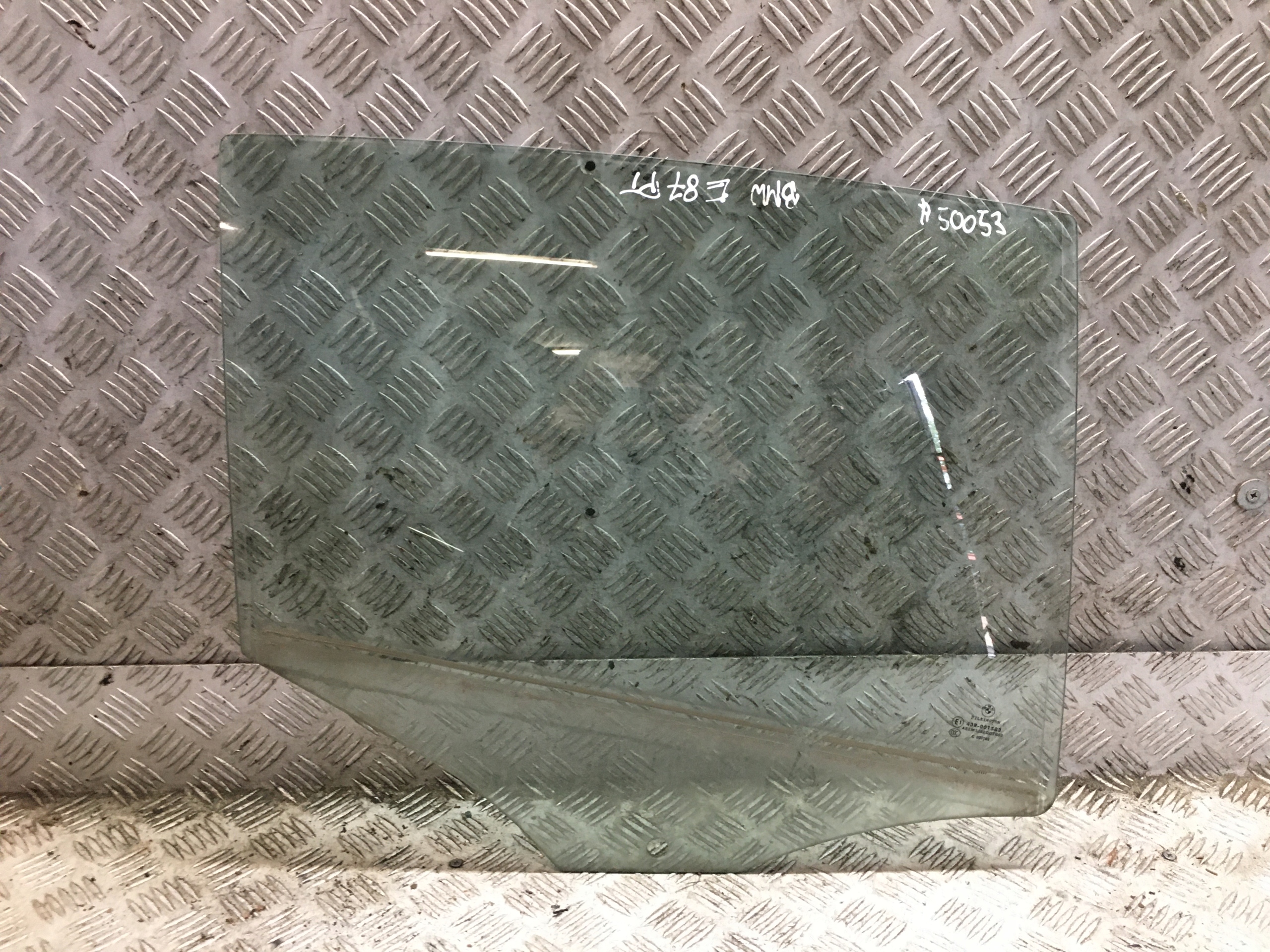 BMW E87 SZYBA PRAWY TYŁ