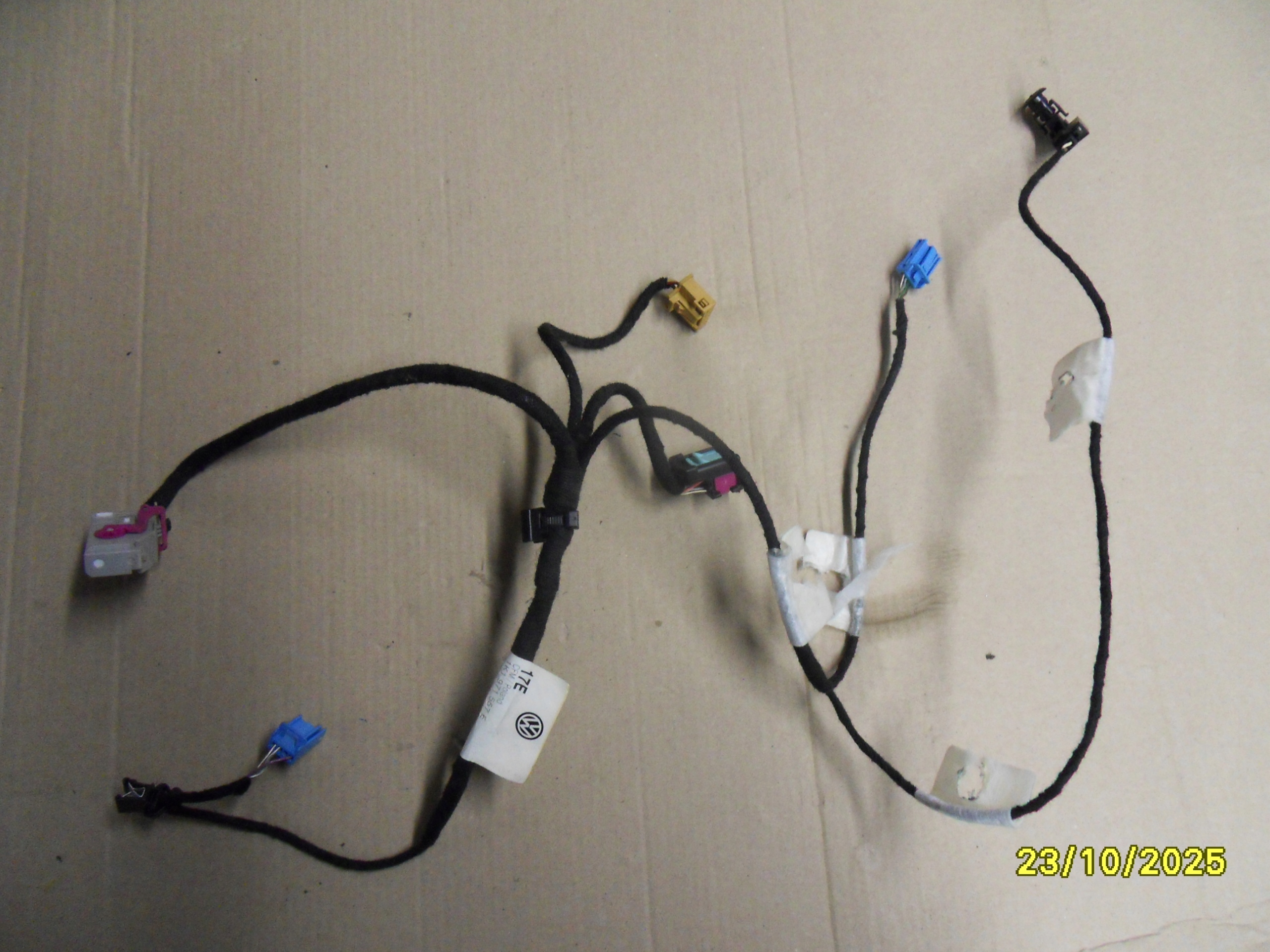 WIĄZKA DRZWI PRZEDNIA LEWA VW GOLF V 5D 1K1971557E