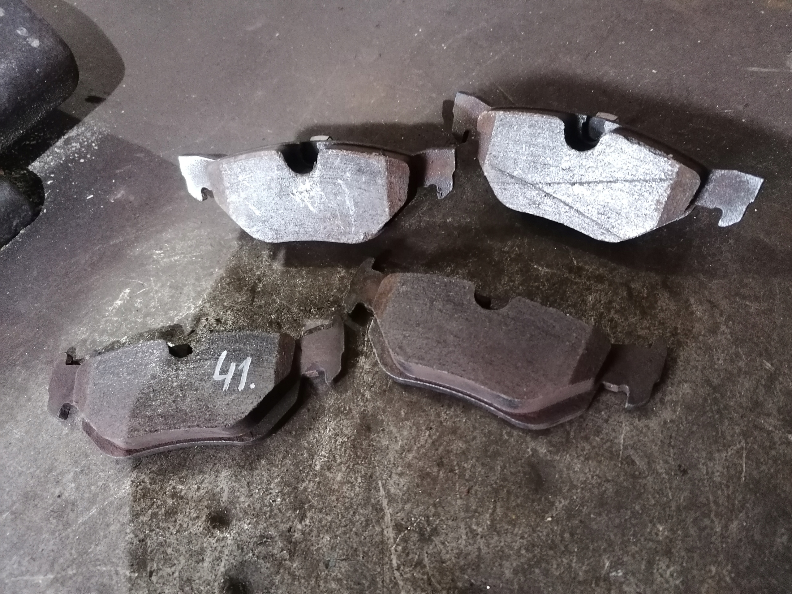 41 KLOCKI HAMULCOWE TYLNE BMW E84 X1