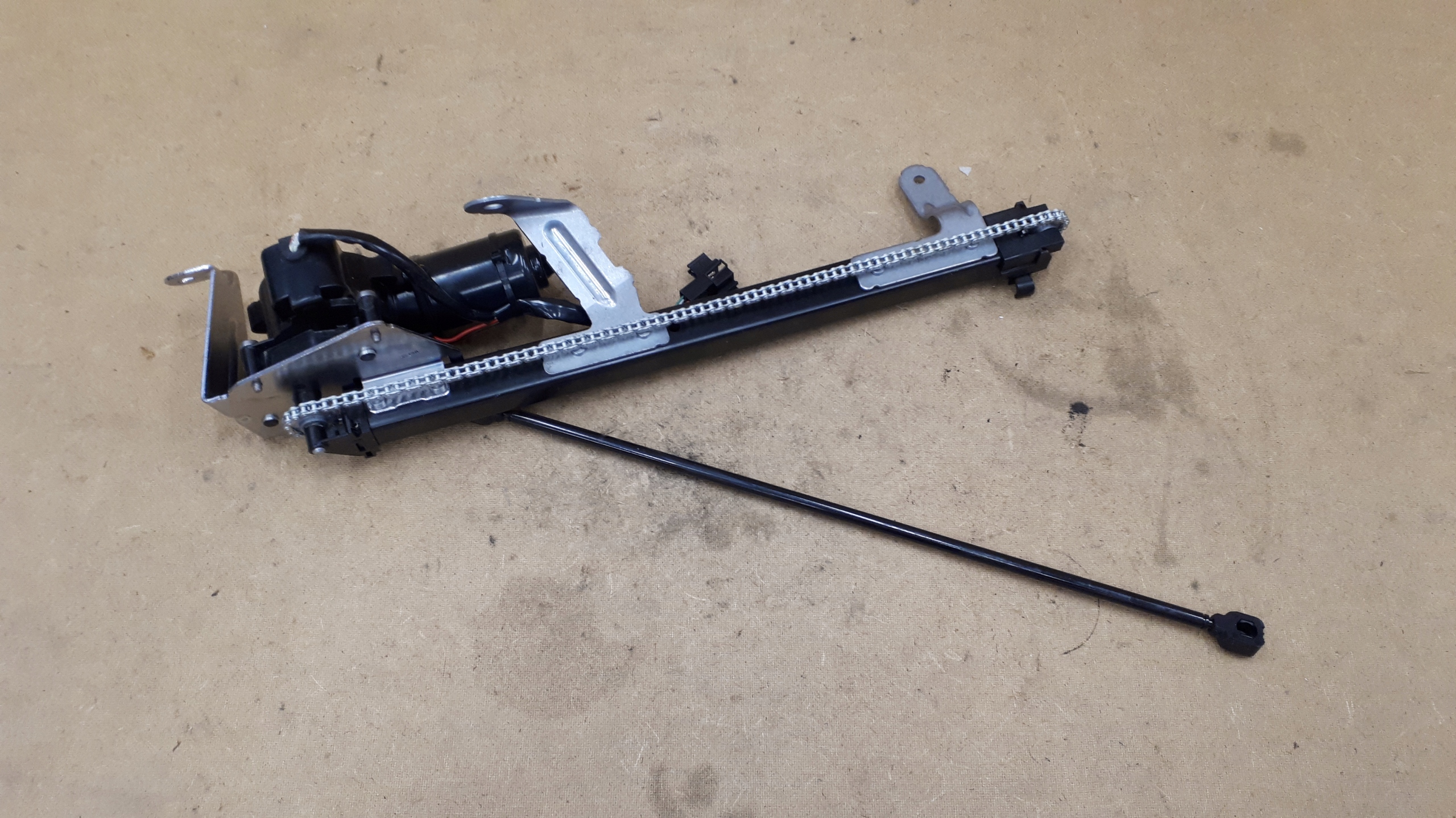 MERCEDES VITO W447 MECHANIZM KLAPY TYŁ TYLNEJ A4477600003 EU