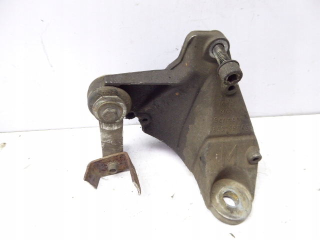 AUDI A4 B5 8D5 97-01 ŁAPA WSPORNIK SKRZYNI 2.4 V6 ALF