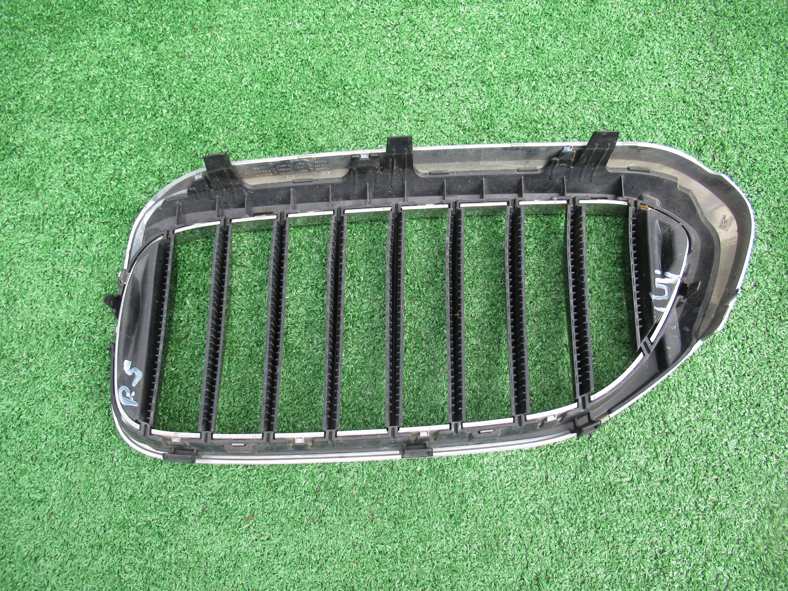 BMW 5 G30 G31 решетка радиатора ноздри 7383520