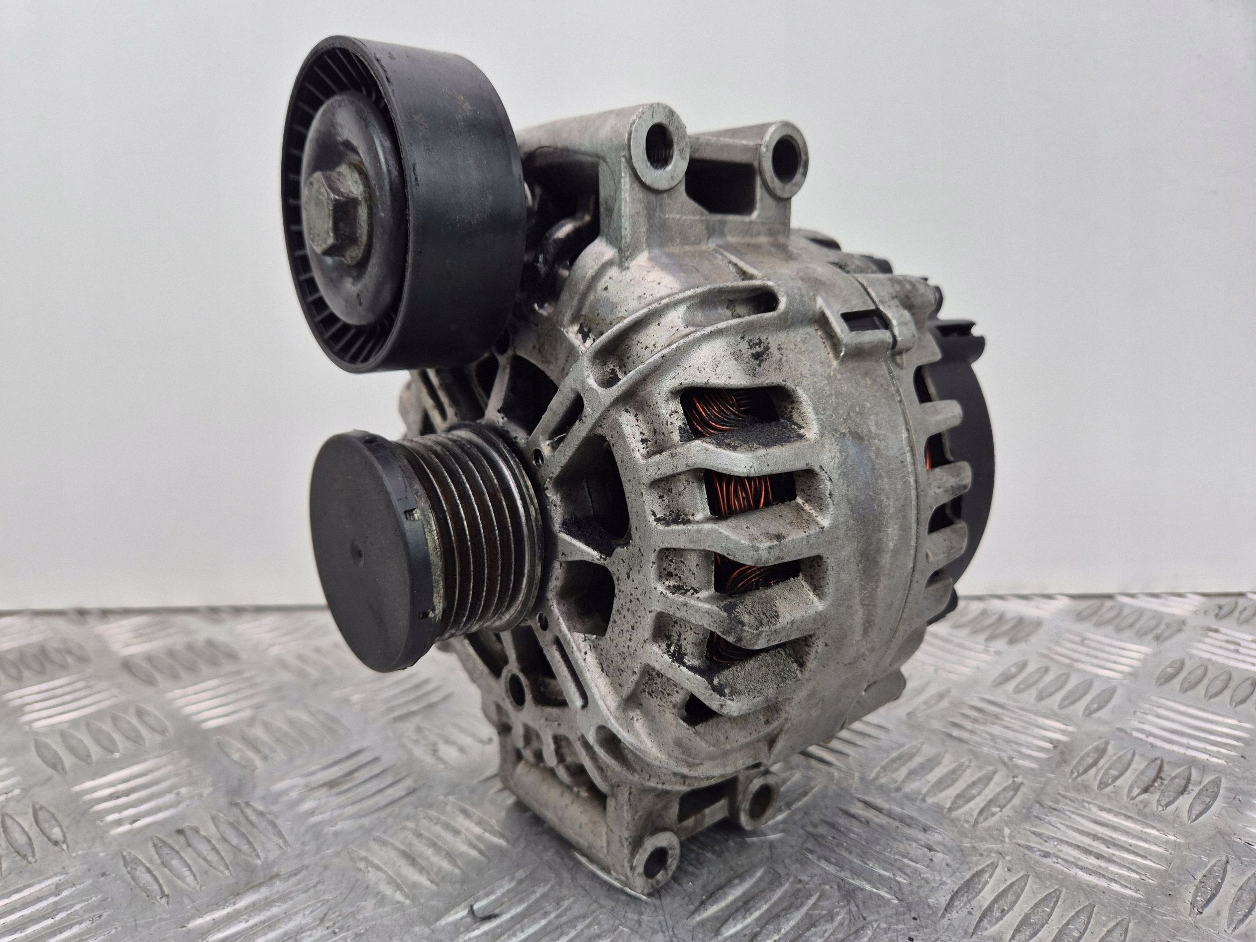 BMW 3 E90 E91 320i alternator 7521178 N46B20B