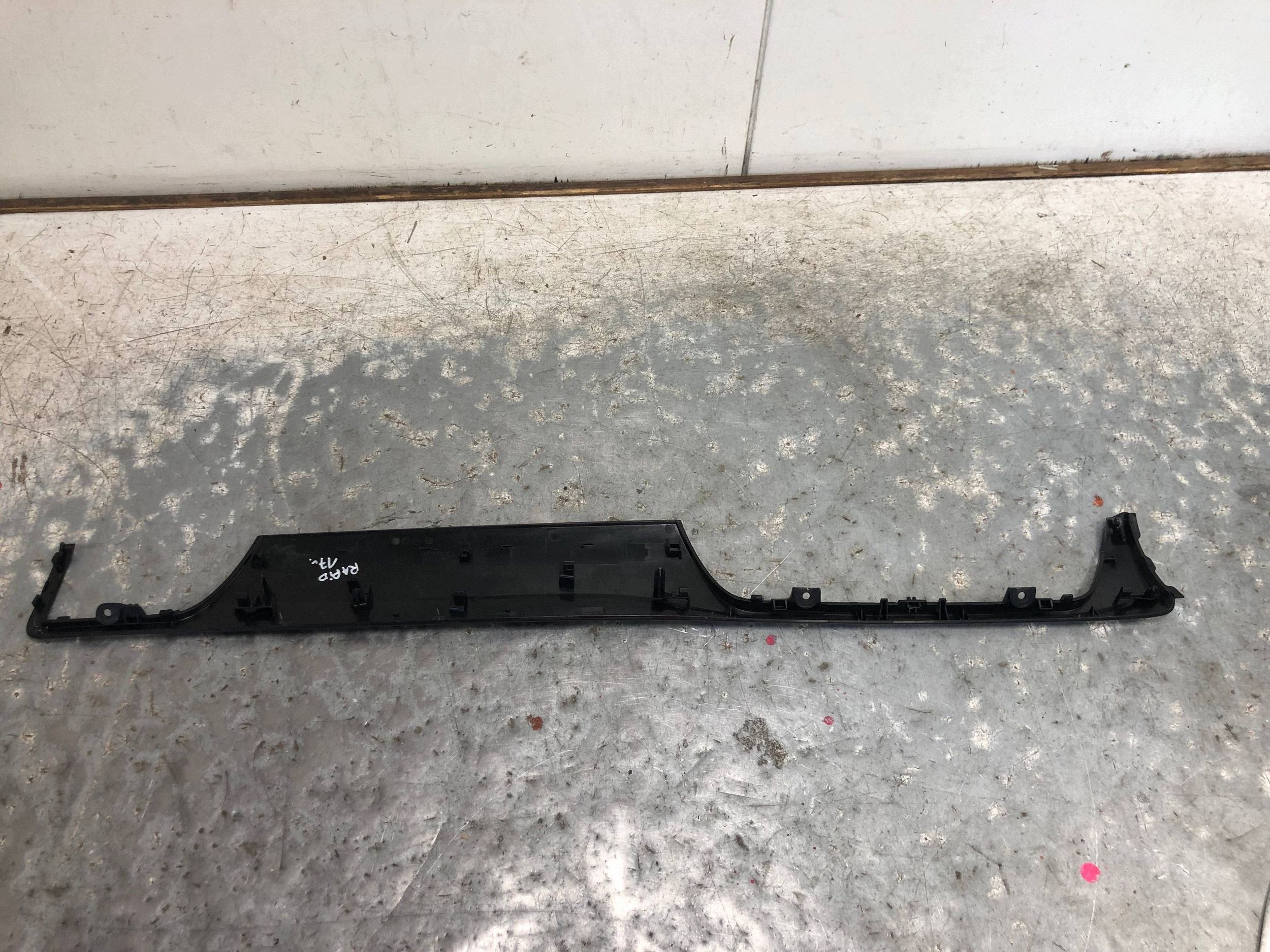 moulage DEKOR console SKODA RAPID 5JB858134B