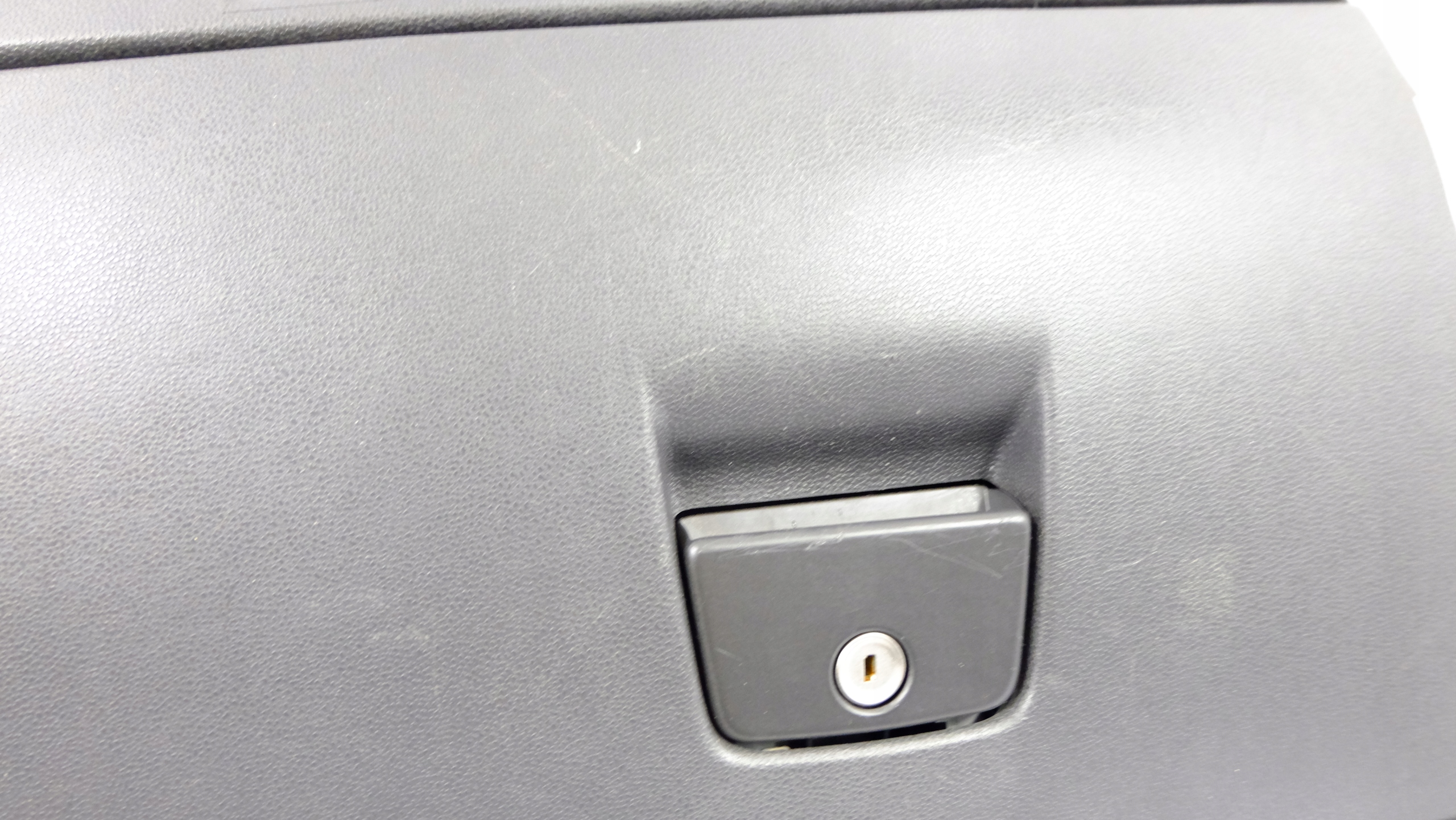 volvo C30 бардачок пассажира