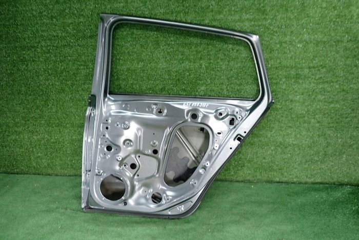SKODA SCALA 19- door right rear. rear part