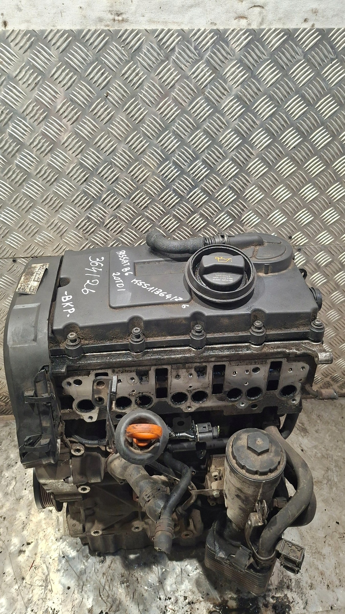 engine unprotected pillar VW PASSAT B6 2.0TDI BKP