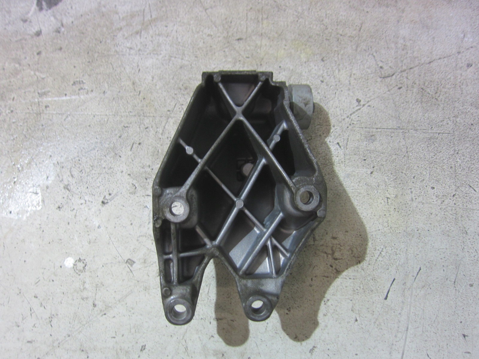 BMW X3 G01 G20 G30 G02 engine mount left console 6864595 22116864595