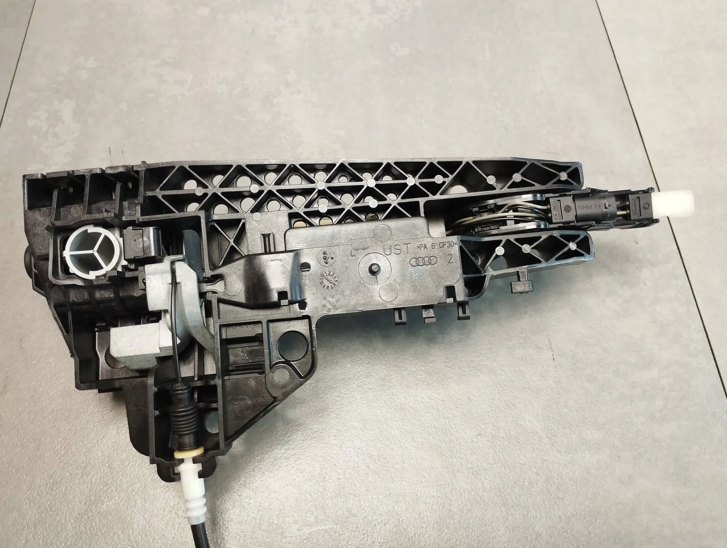Audi A6 C7 4G handle left rear part KESSY LED CHROM LX7P
