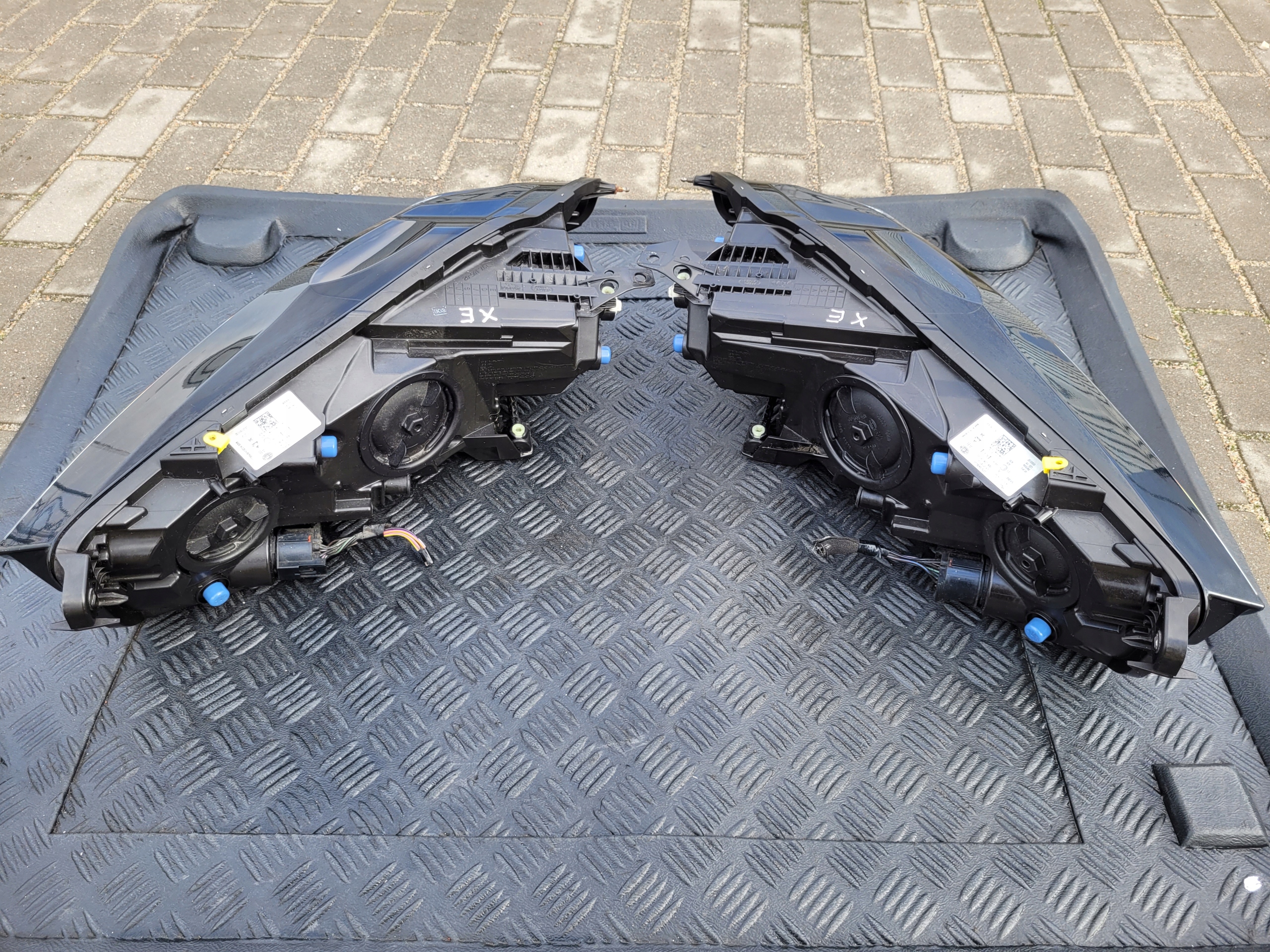 light front left front left UK ANGLIK JAGUAR XE X760