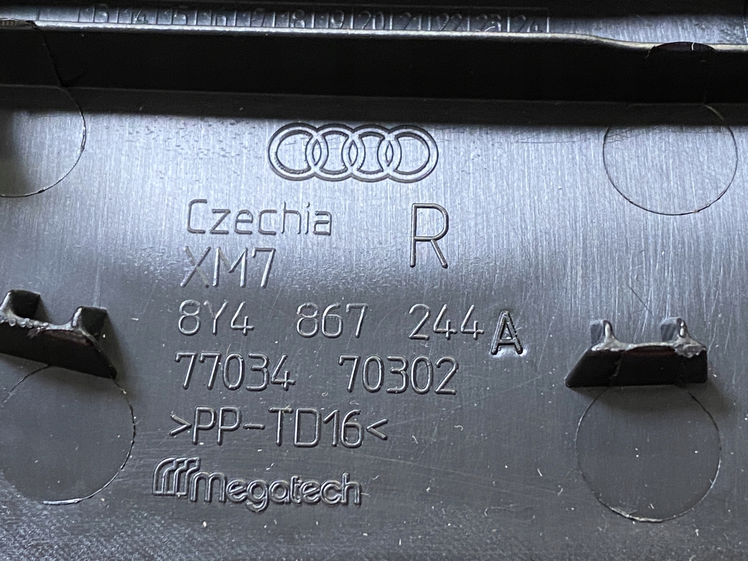 AUDI A3 8Y Blende Abdeckung SLUPKA rechts 8Y4867244A