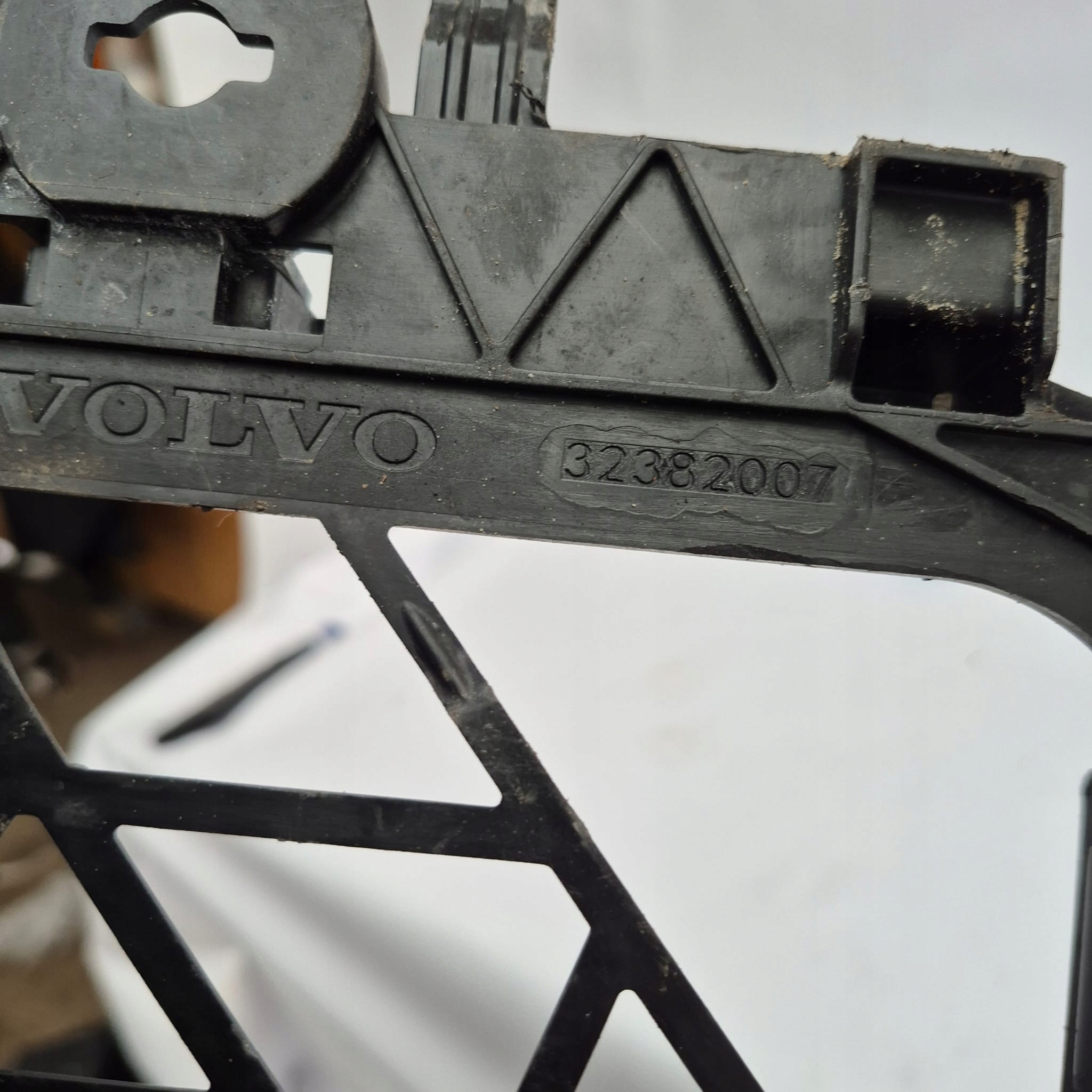 VOLVO XC40 17-> RÁM obal chladiče ventylátora