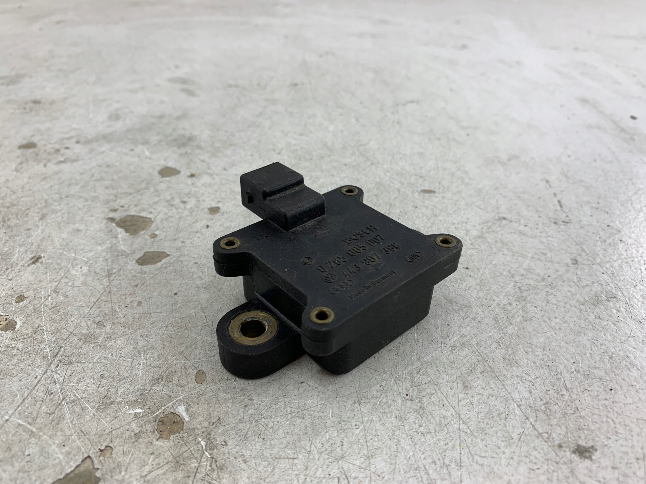 AUDI 80 B4 Sensor POSLIZGU ABS 443907388