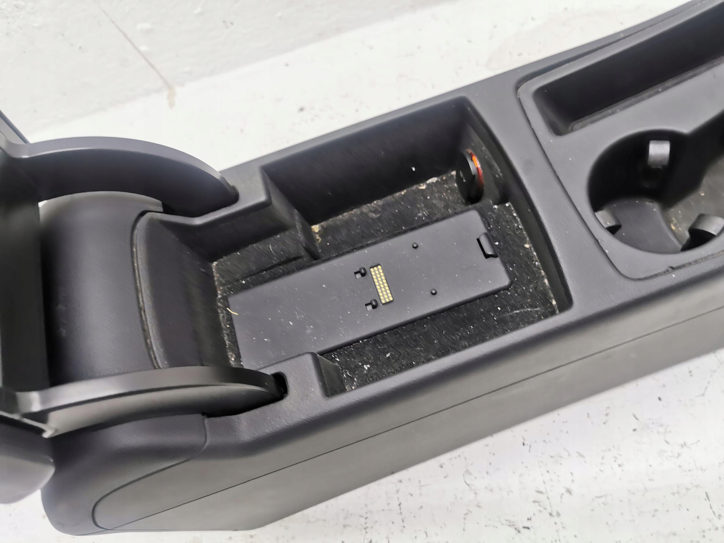 TUNEL central armrest AUDI A4 B8 07-15 EU