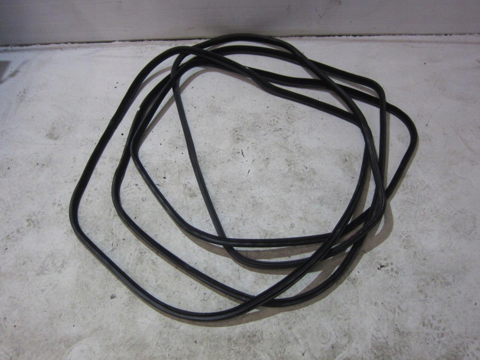 BMW F34 GT USZCZELKA DRZWI PRAWY PRZÓD 7385026