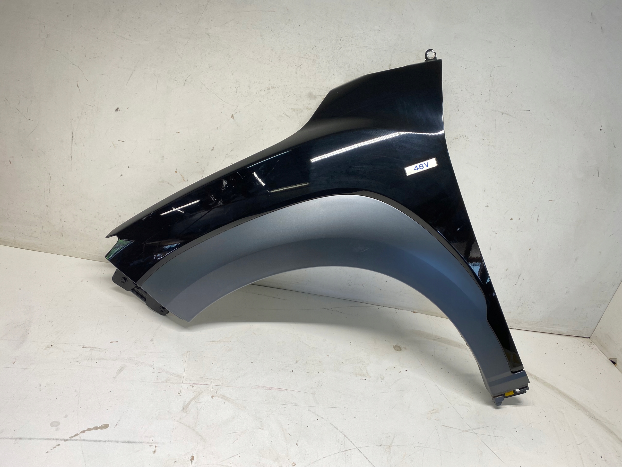 HYUNDAI KONA BŁOTNIK LEWY CZARNY PAE 19-23