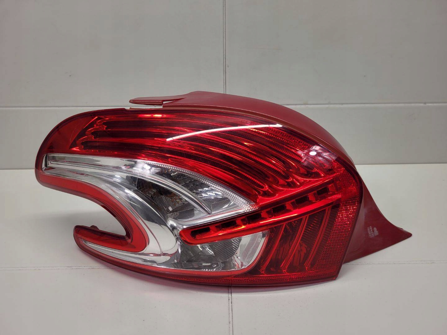 light rear left side Peugeot 208 2015 9672628280