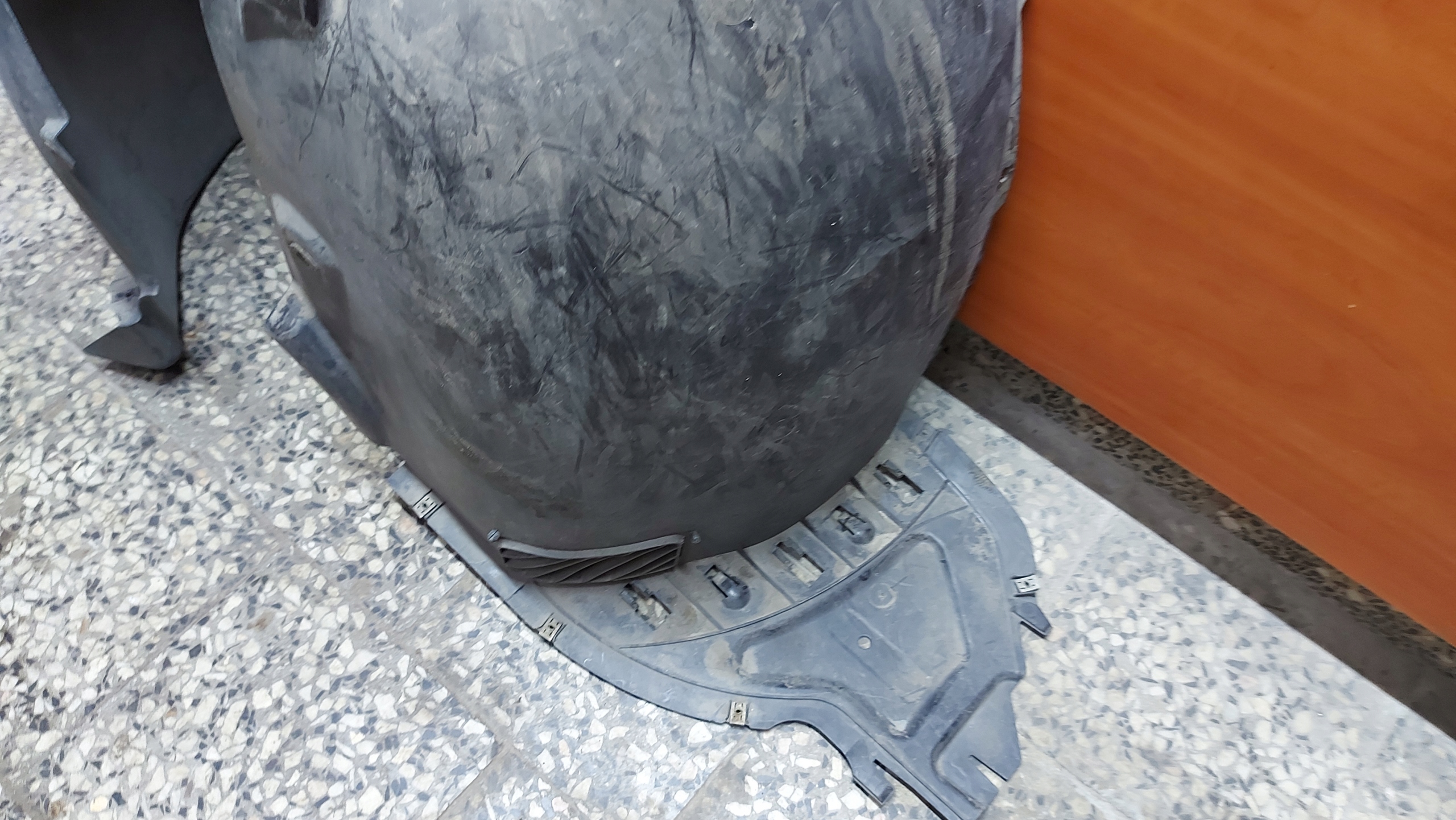 mudguard left front SKODA OCTAVIA IV 20