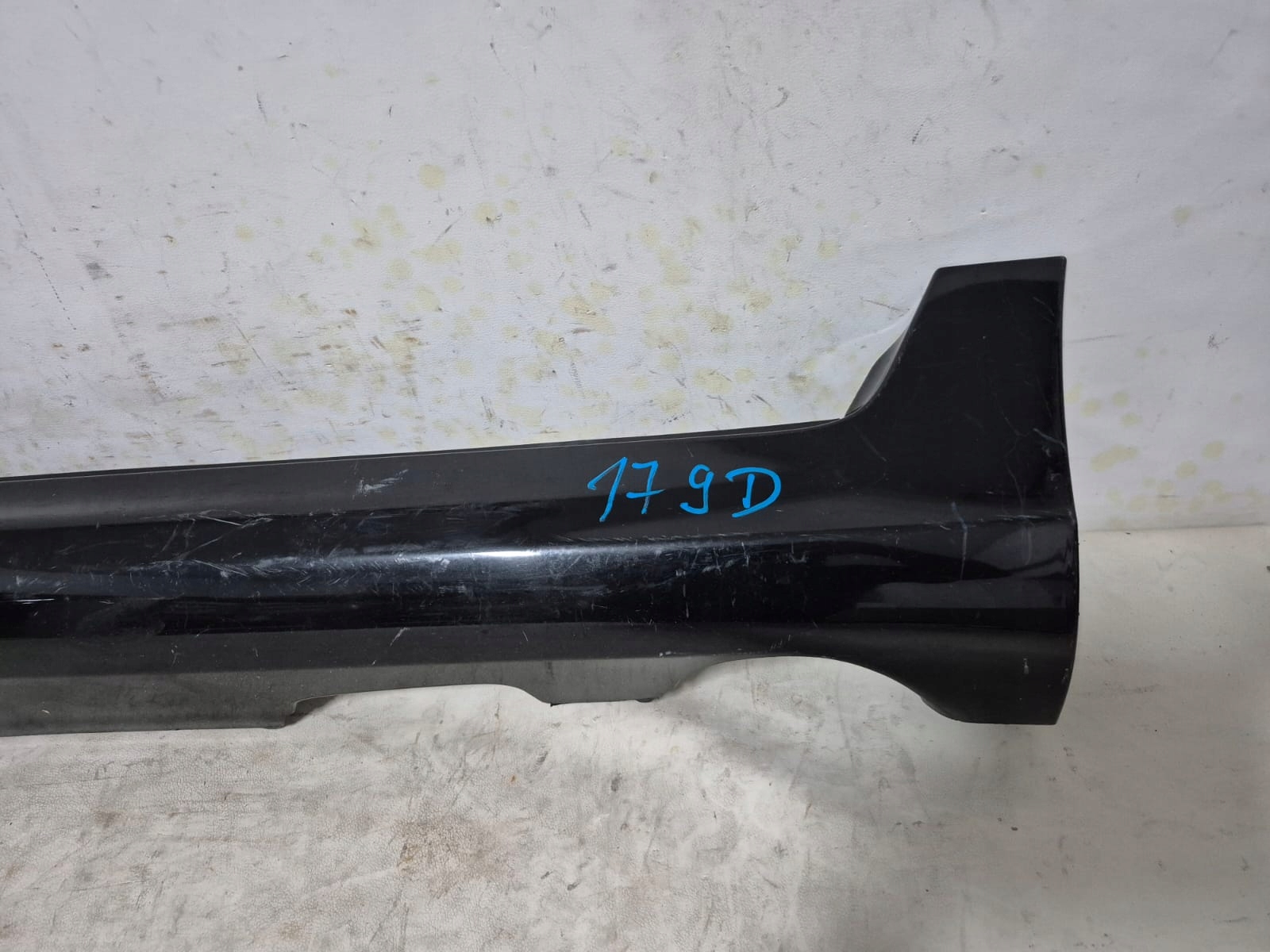 VOLVO XC60 and 1 LIFT 13-17 threshold left moulding threshold left