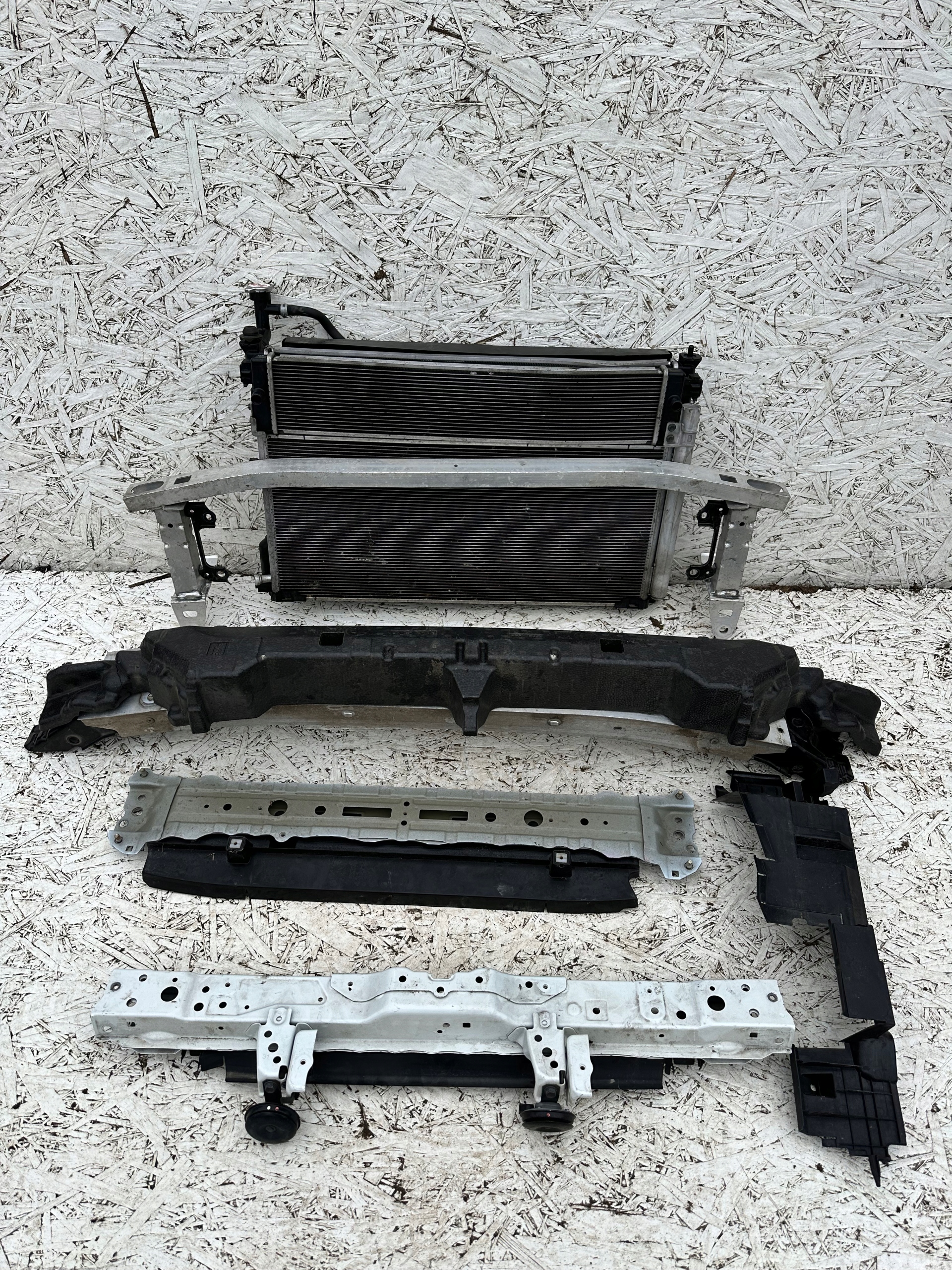 RAV4 V PAS PRZEDNI WZMOCNIENIE BELKA CHŁODNICE 2,5HYB