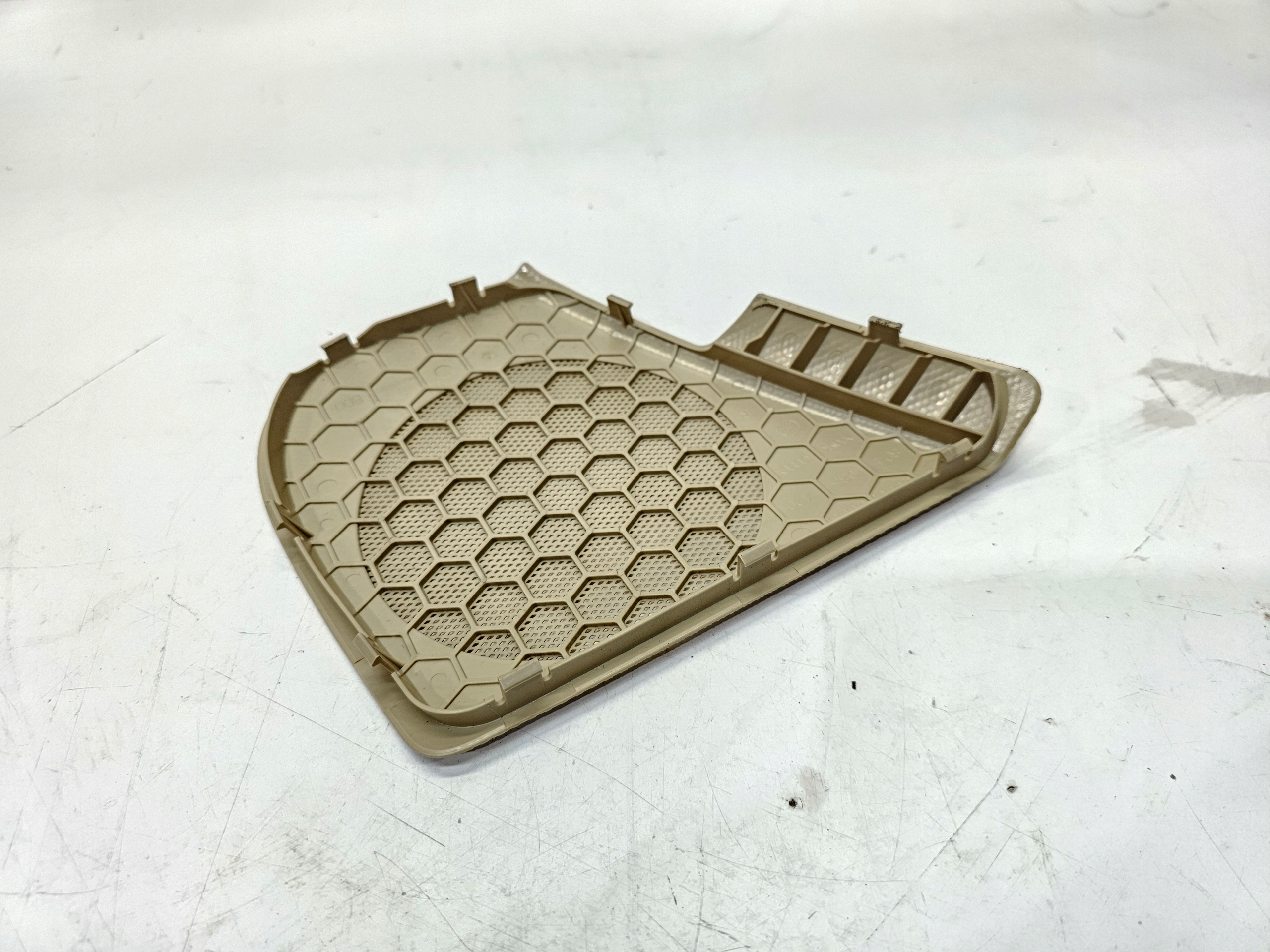 krycí pravá repráku AUDI A3 8P 8P4035420 Krémové