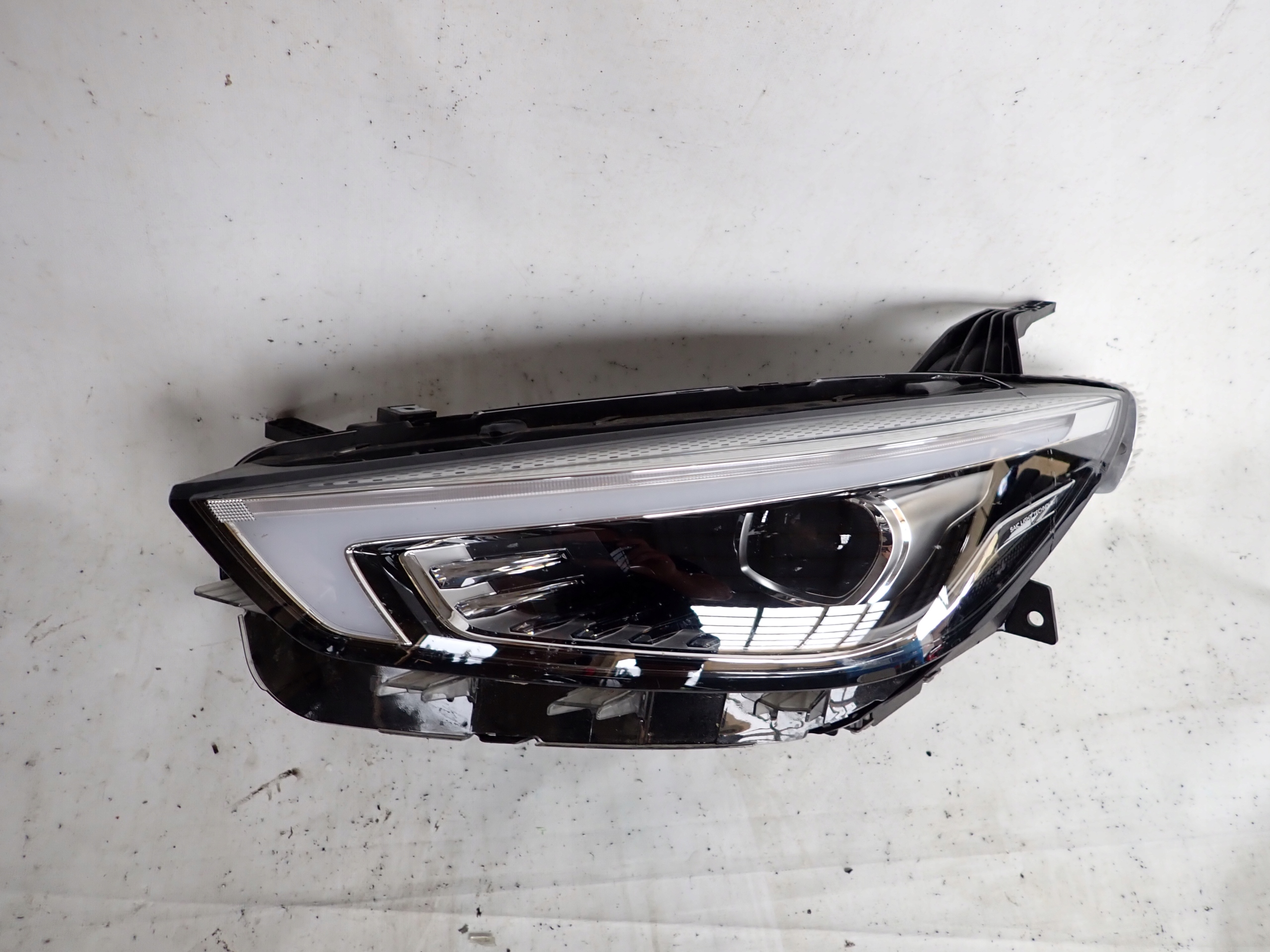 MG ZS LIFT 19- light left front front FULL LED 11275385