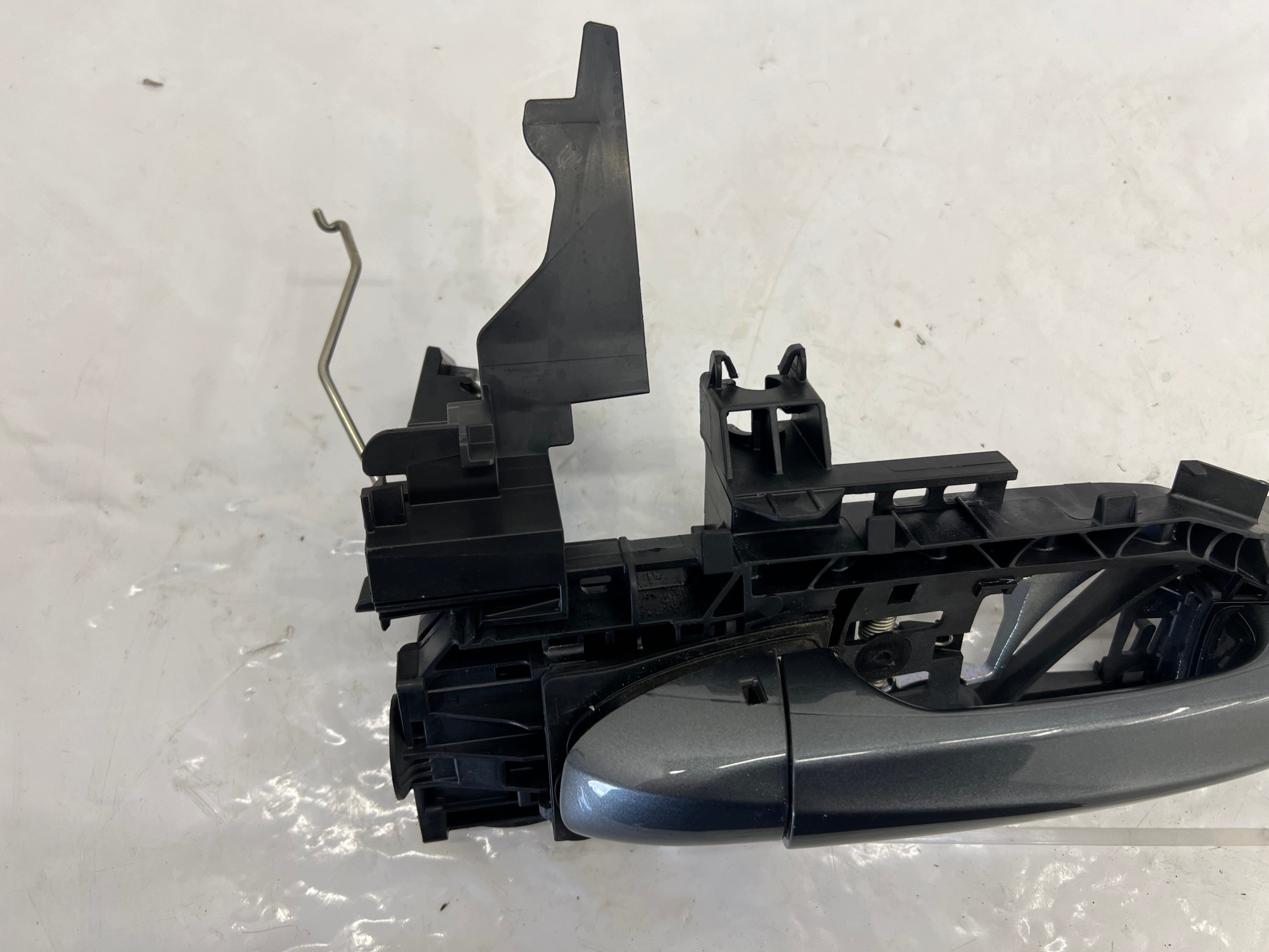 handle left front EUROPA A0997601500 MERCEDES C-KLASA W205 LAKIER 992