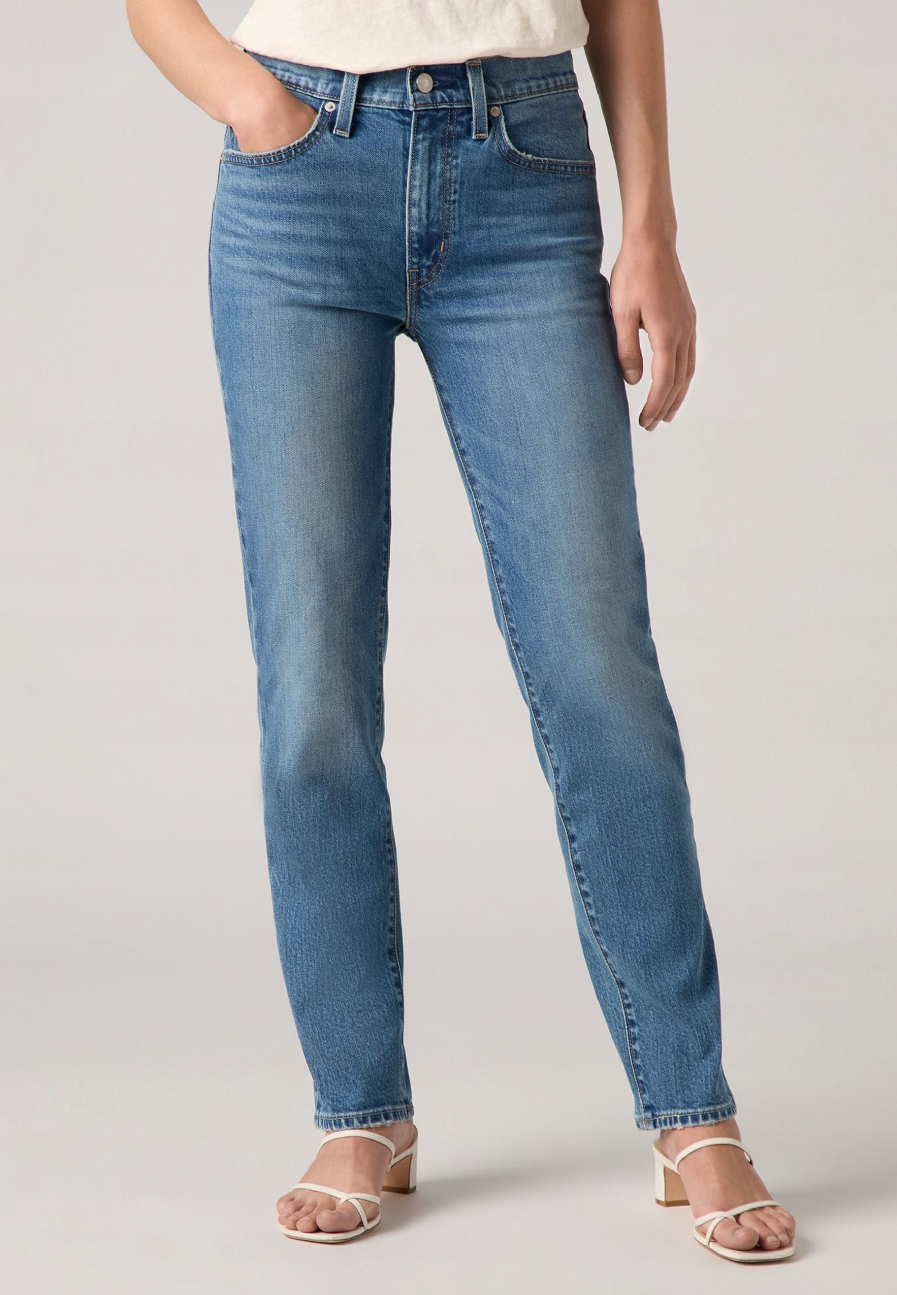 Levi's Dámské Jednoduché Džíny S Kapsami 26/32 7CA
