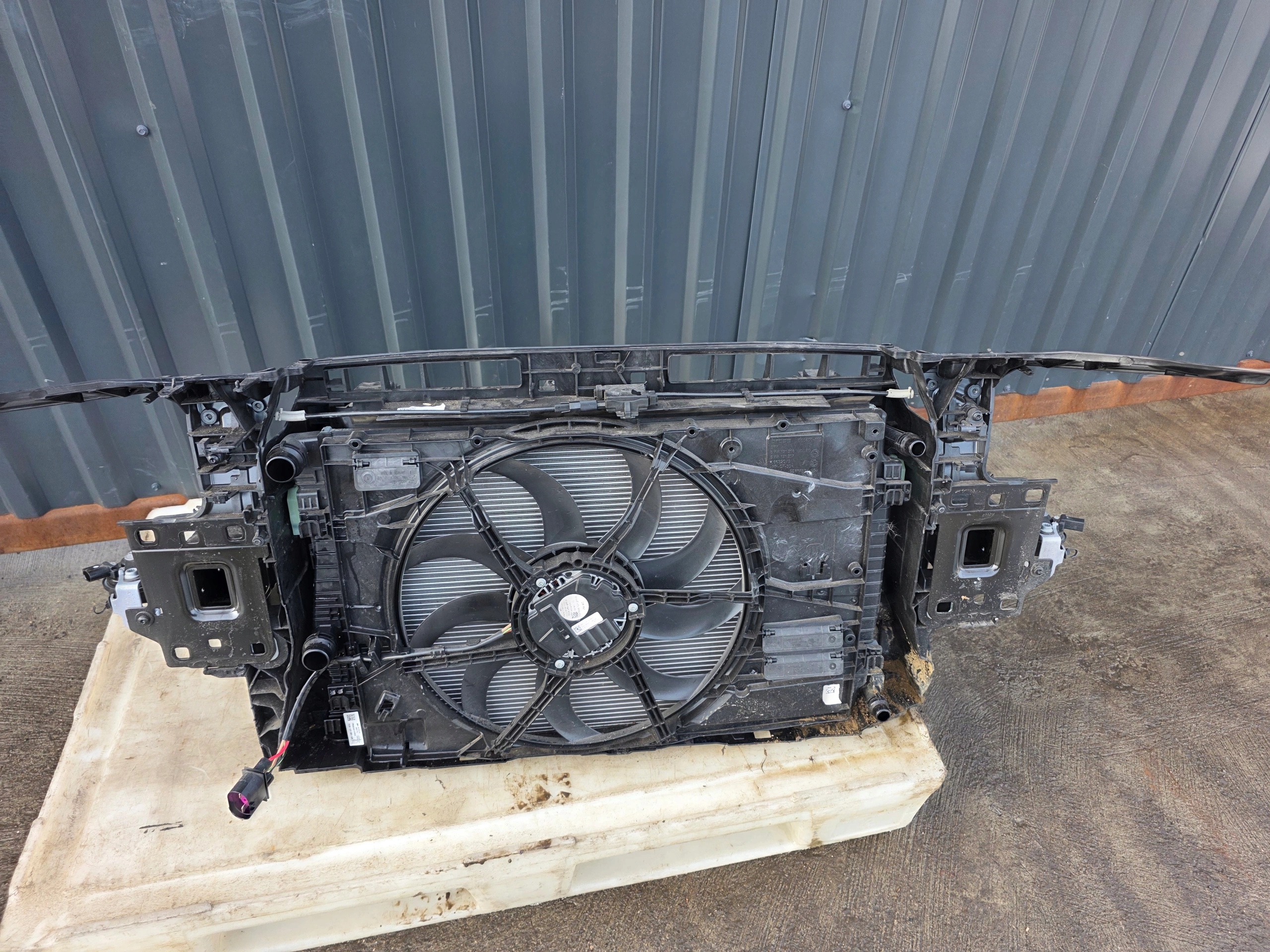 support panel for radiators complete AUDI A3 8Y 1.5 TFSI original !!!