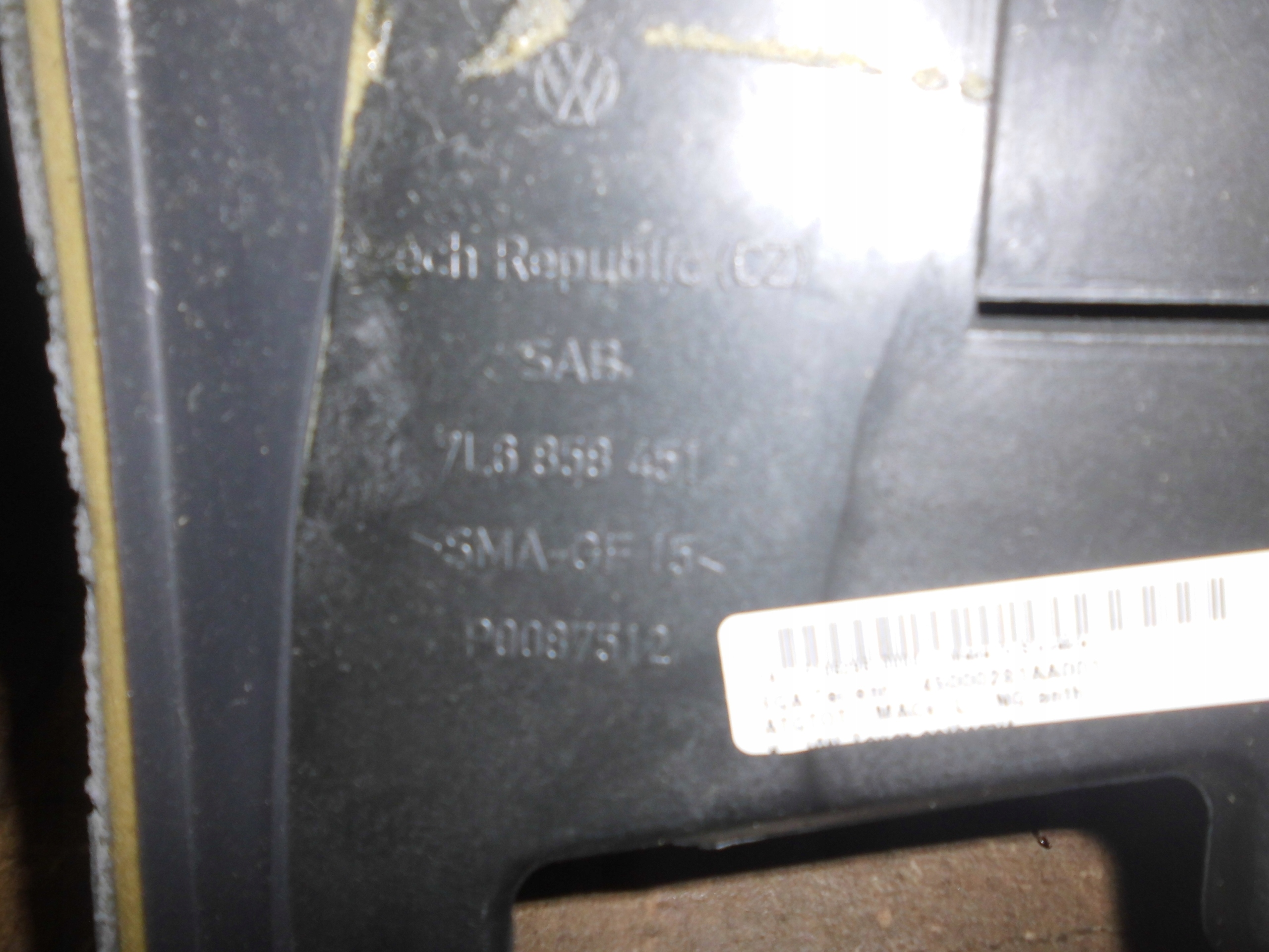 vw TOUAREG 7L6 консоль в