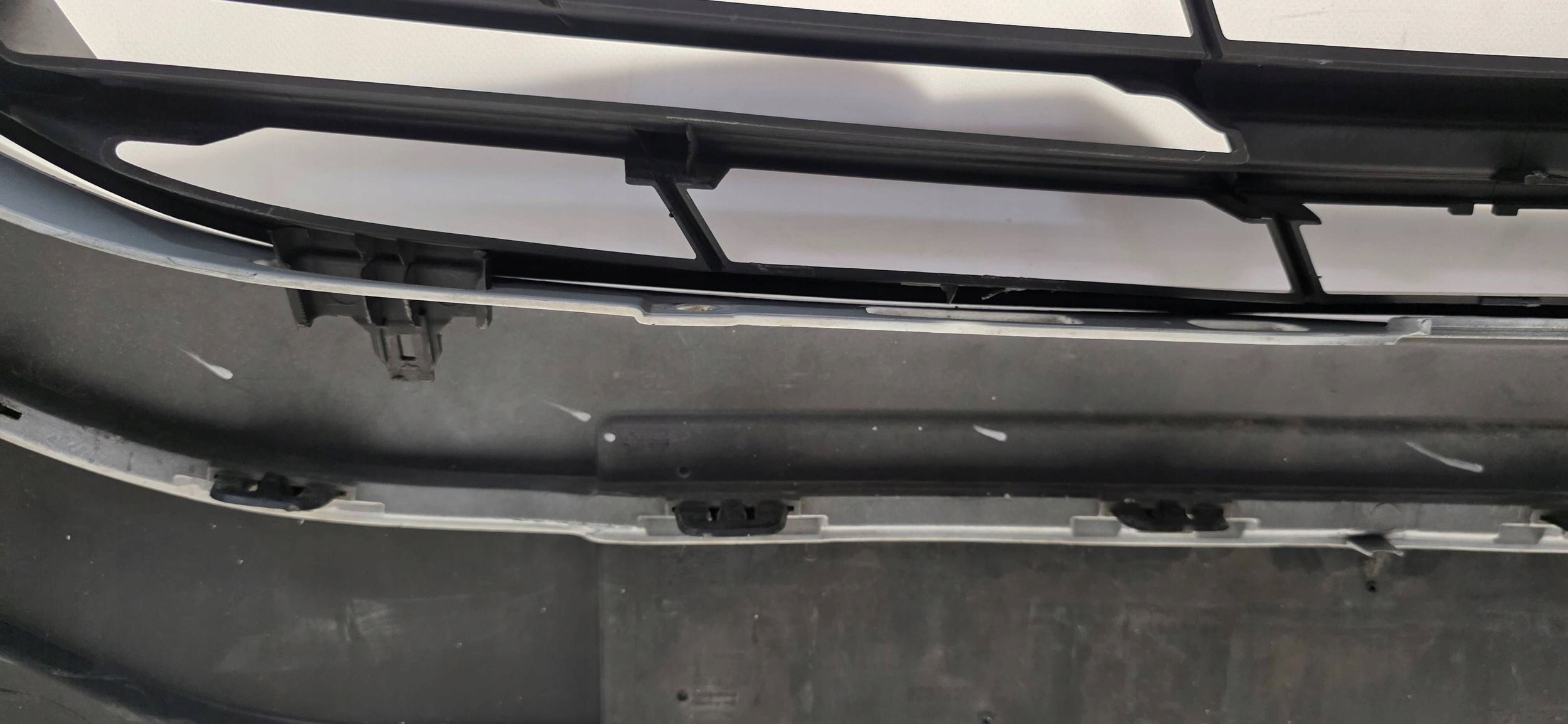 front bumper grille RENAULT TRAFIC III 14- original 620223380R