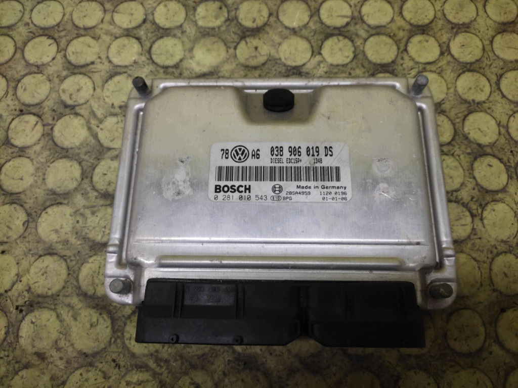 VW PASSAT B5 centralina motore 0281010543