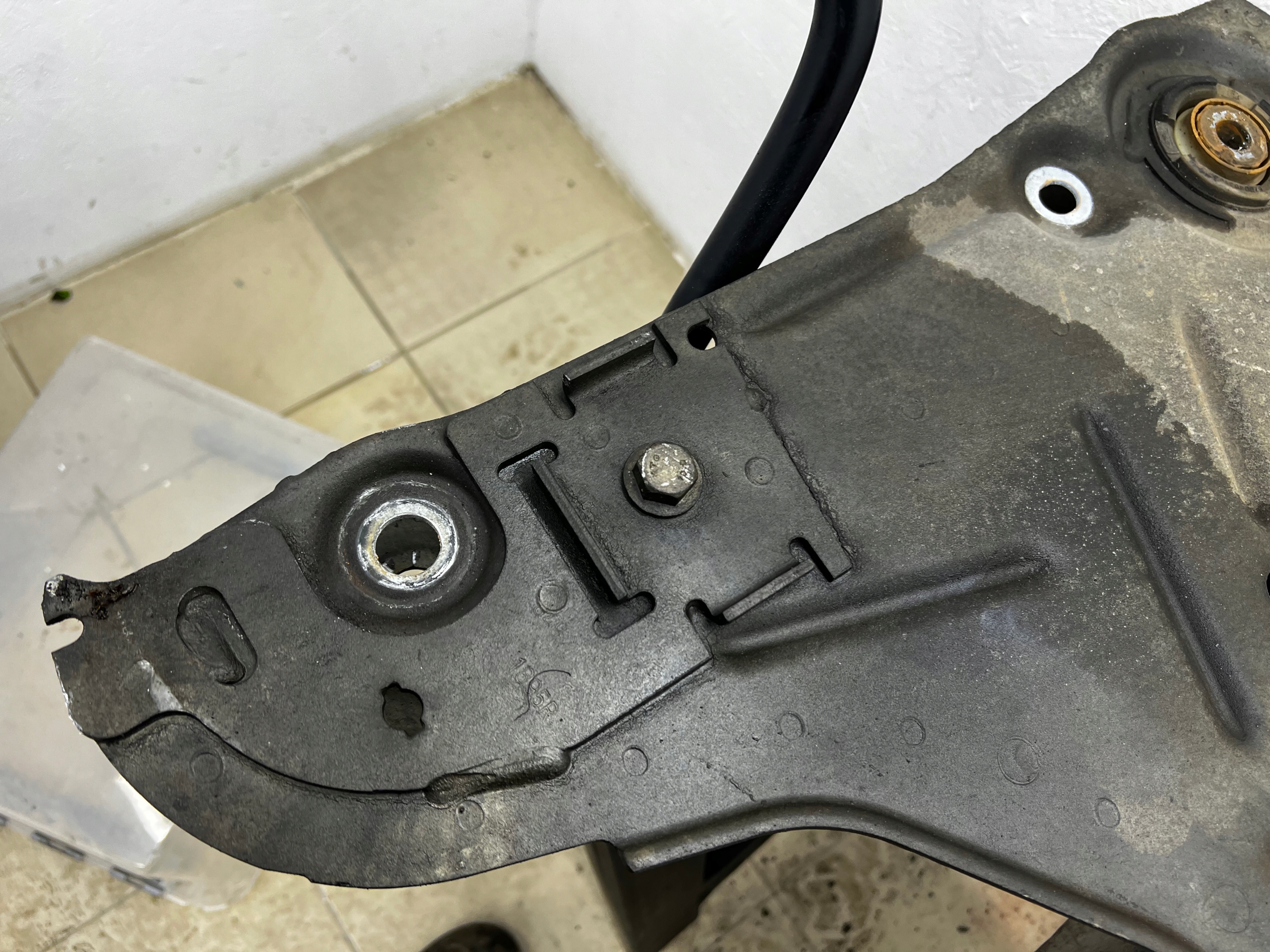 axle beam sider front 544015795R 93868598 - OPEL VIVARO B TRAFIC III
