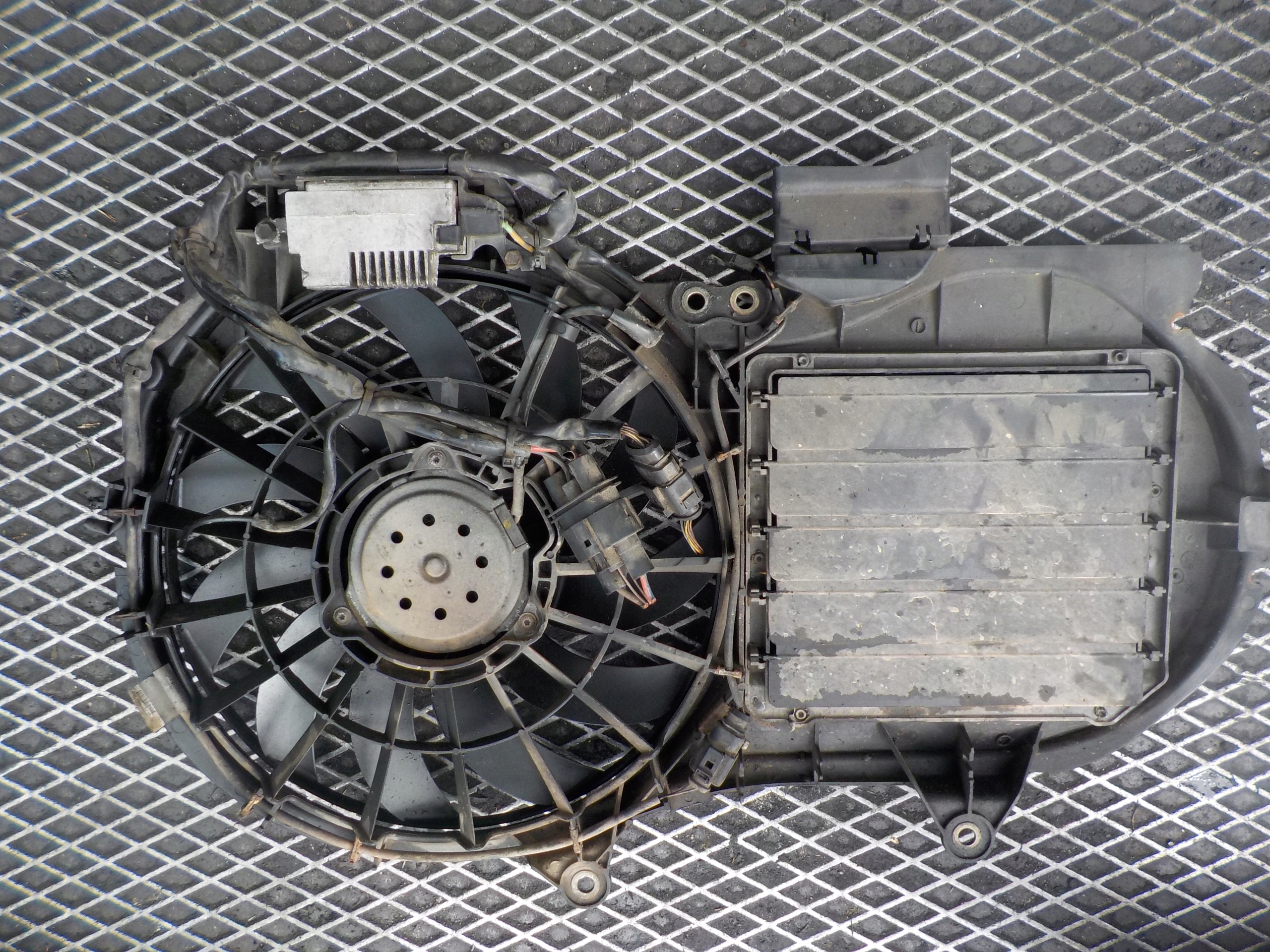 AUDI A4 B6 2.0 FSI ORG fan module radiator 8E0121205Q