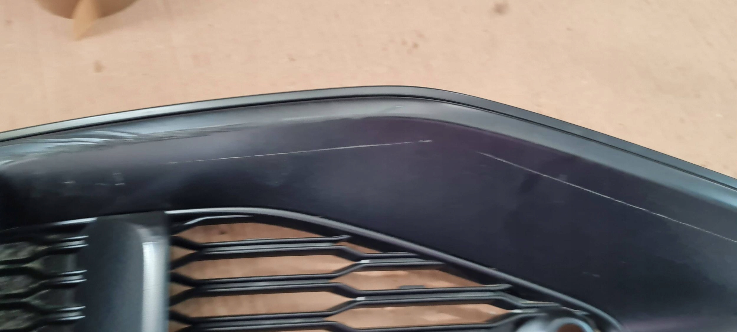 SQ8 4M Q8 grid of a bumper left left front SLINE 4M8807681A