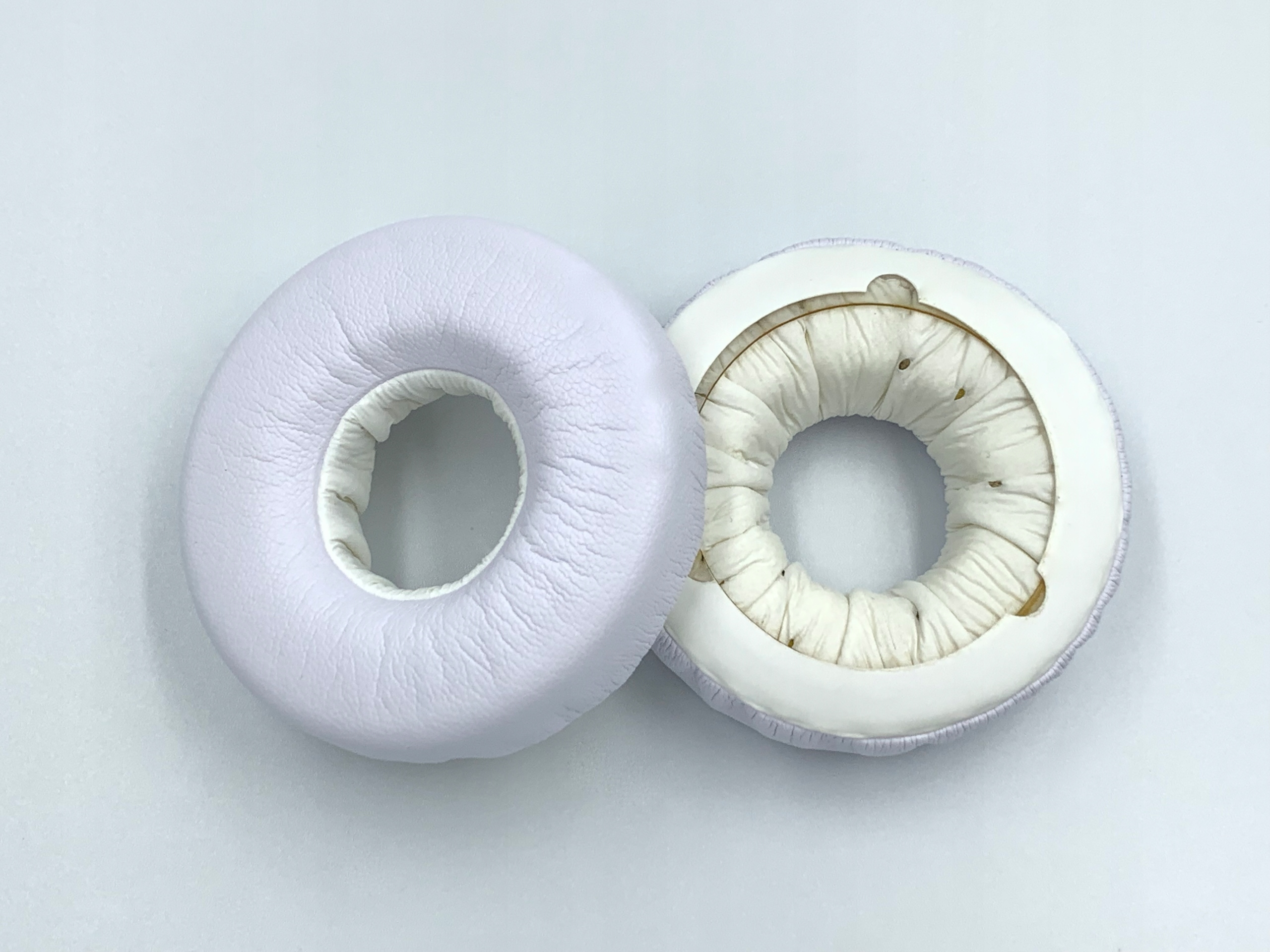 Gąbki do słuchawek nausznych białe