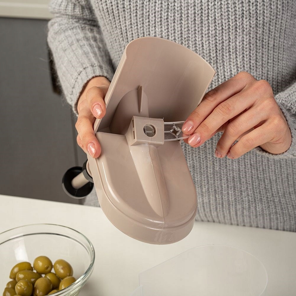 Drylownica WIŚNI czereśni z pojemnikiem przyssawką MISTY Materiał plastik