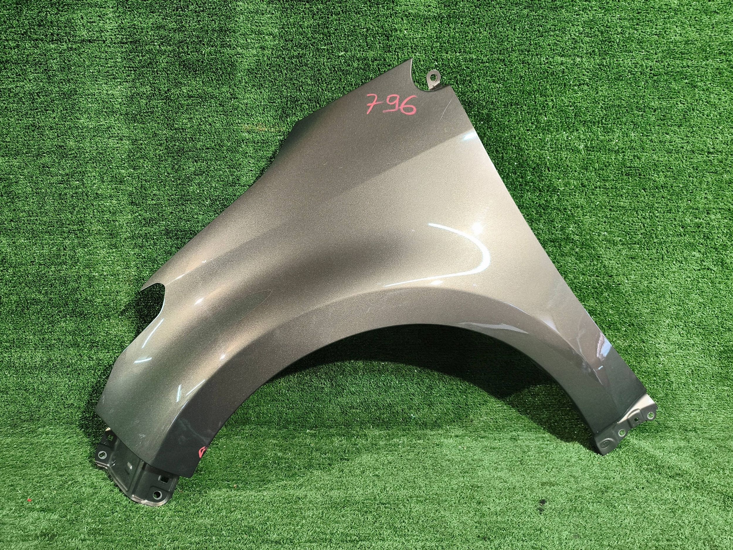 fender front left TOYOTA YARIS IV 20- NR.796