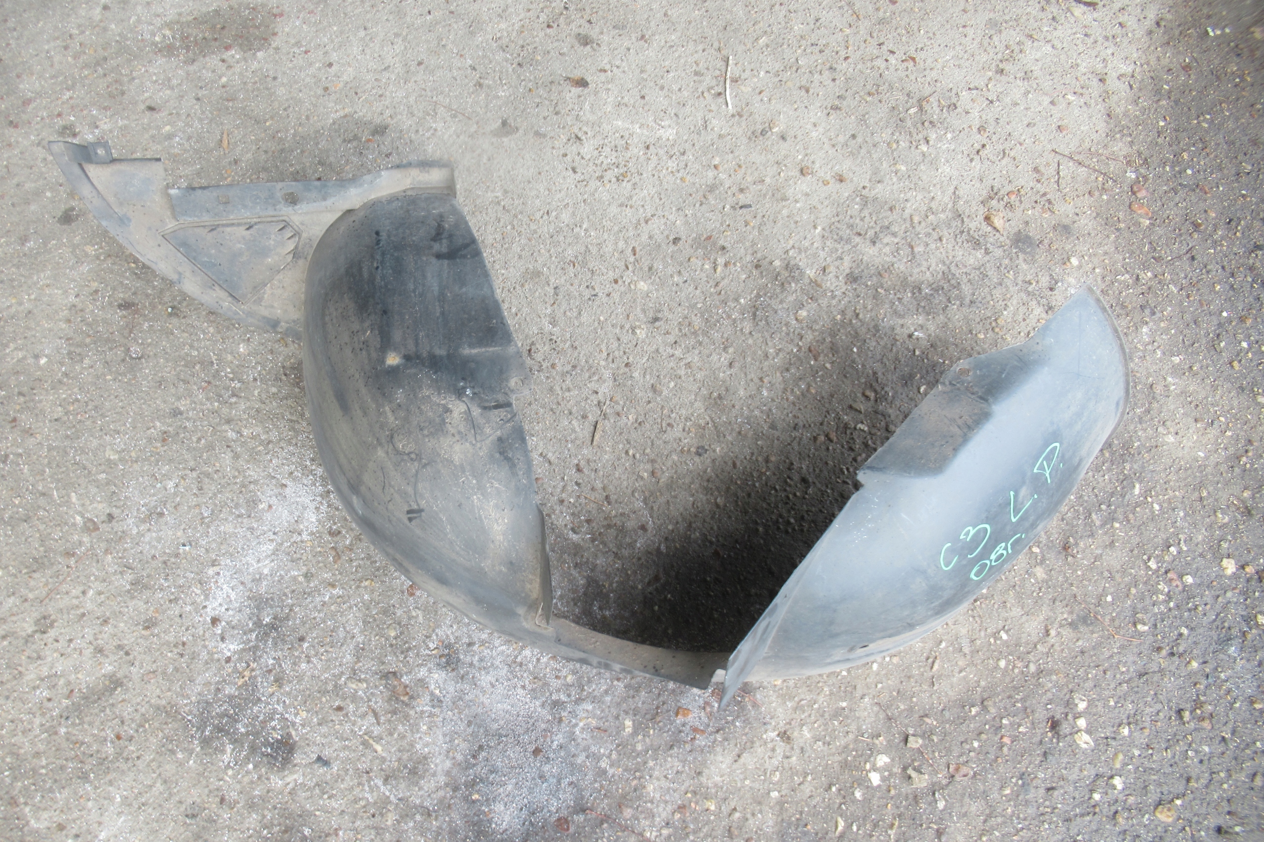 CITROEN C3 PLURIEL 1.4 BENZ. 08R mudguard left front