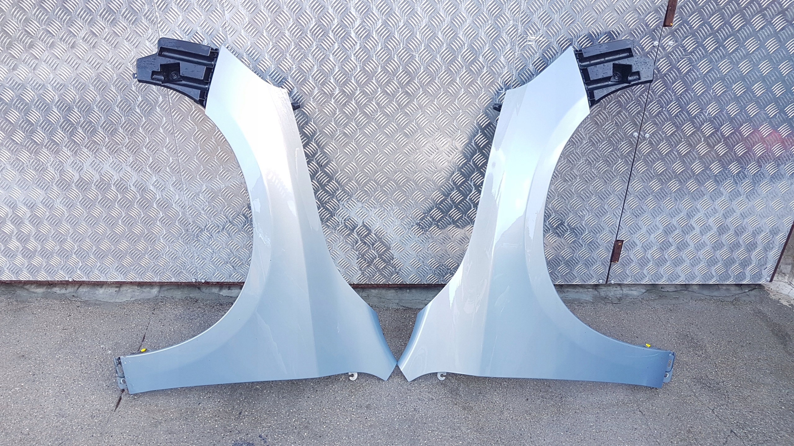 PARAFANGO DESTRA VOLVO S60 V60 10-13 LAK: 490-46