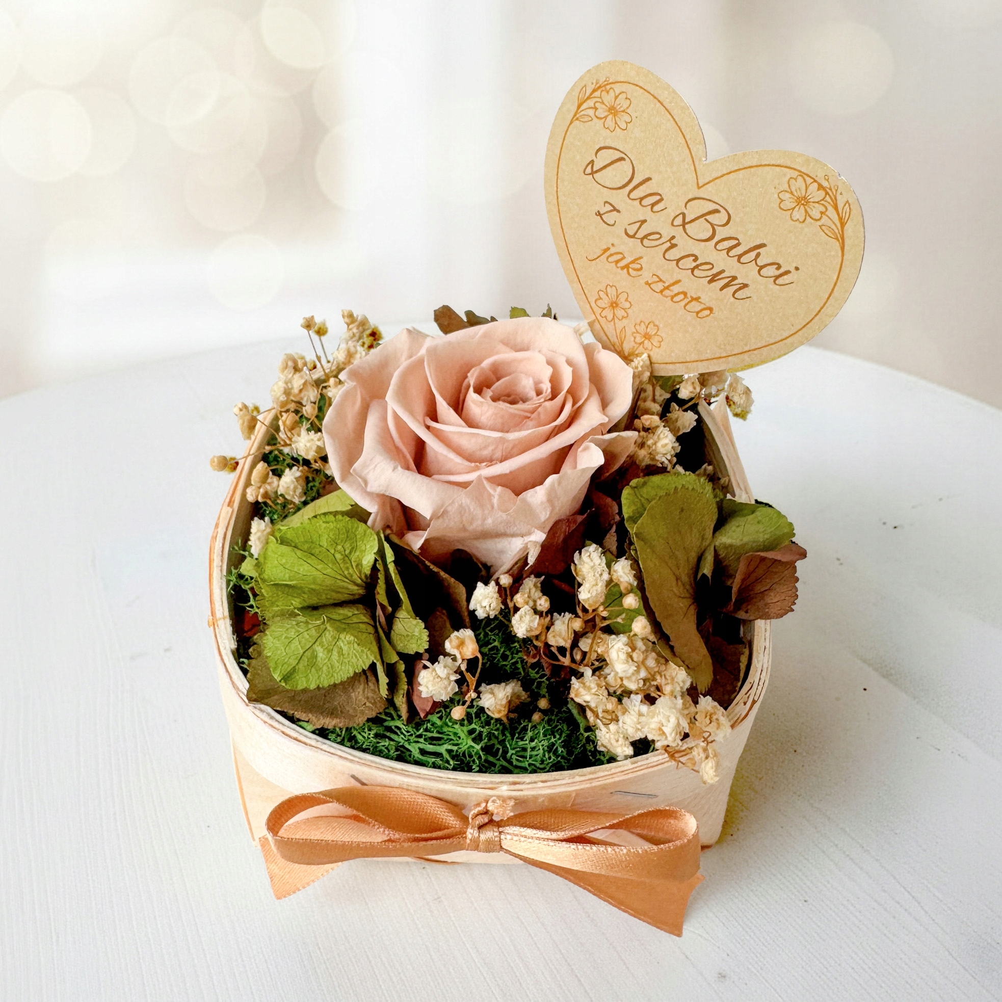 Wieczna róża w pudrowych barwach dla Babci o złotym sercu