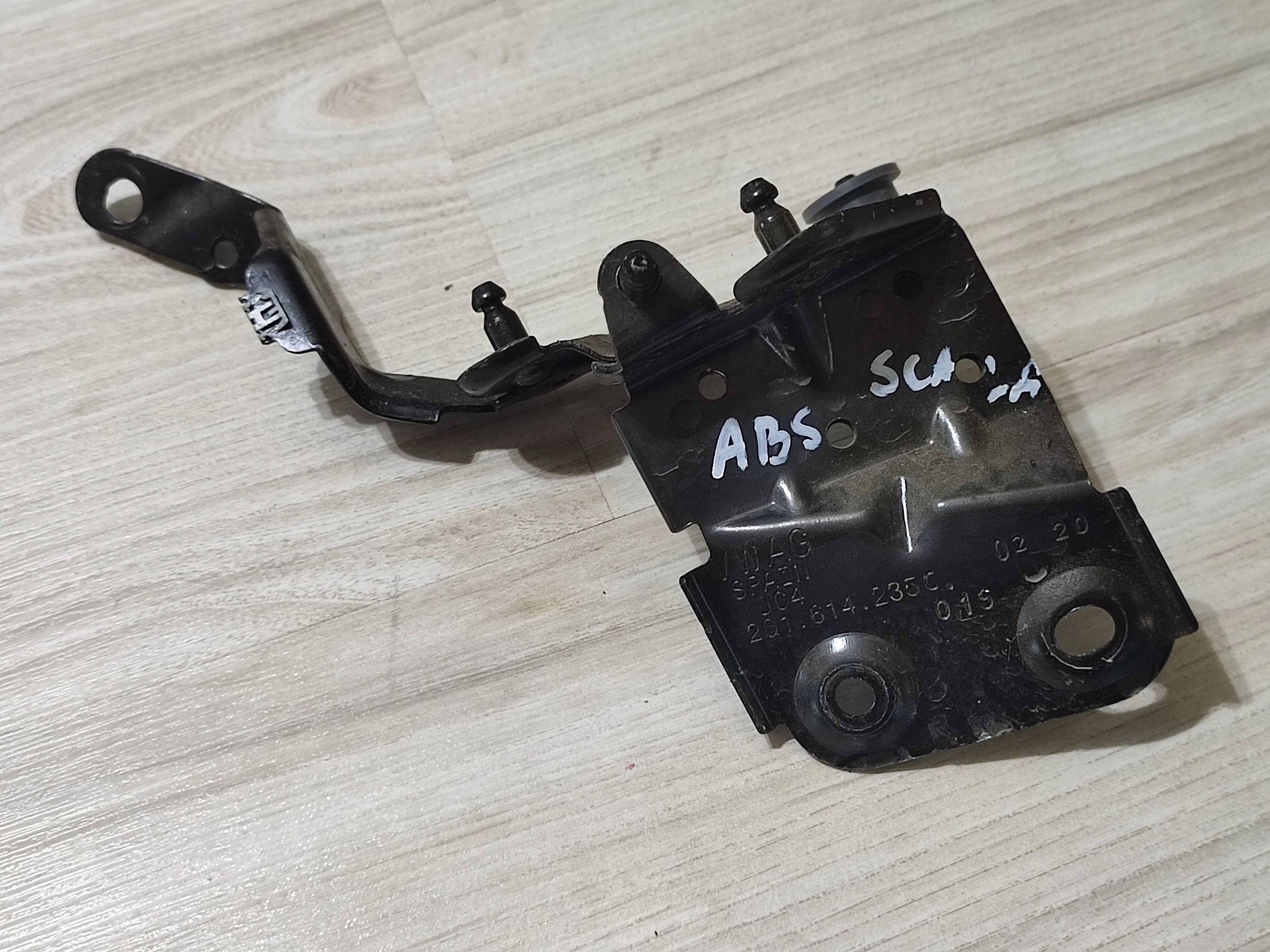 Skoda Scala 2020 Halter / Halter pompy ABS