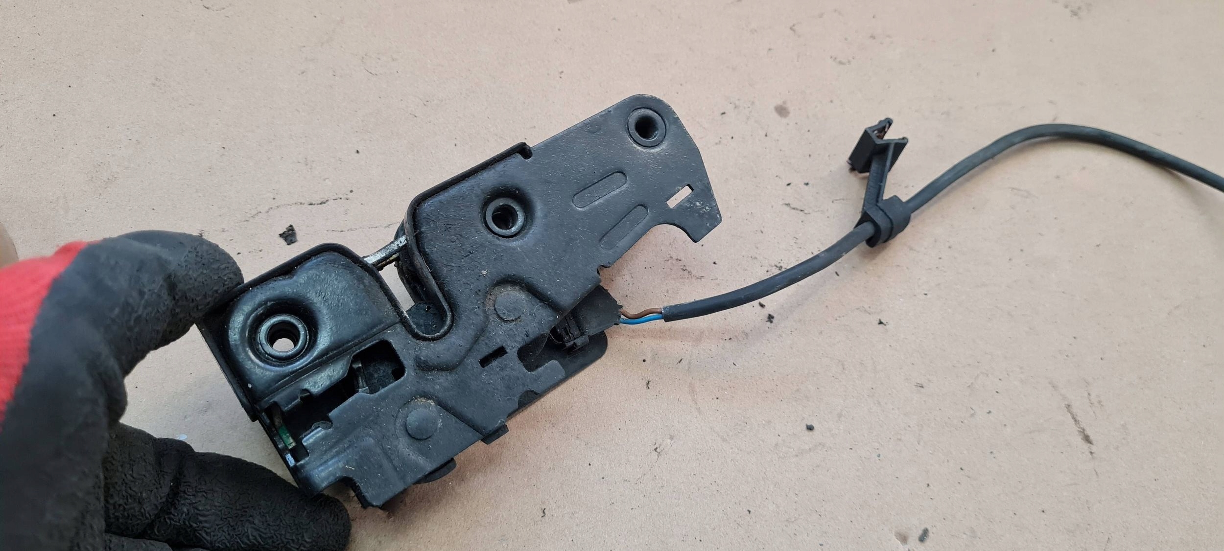 Q5 8R bonnet latch lock POKRYWY front 8K0823509D A4 B8 A5