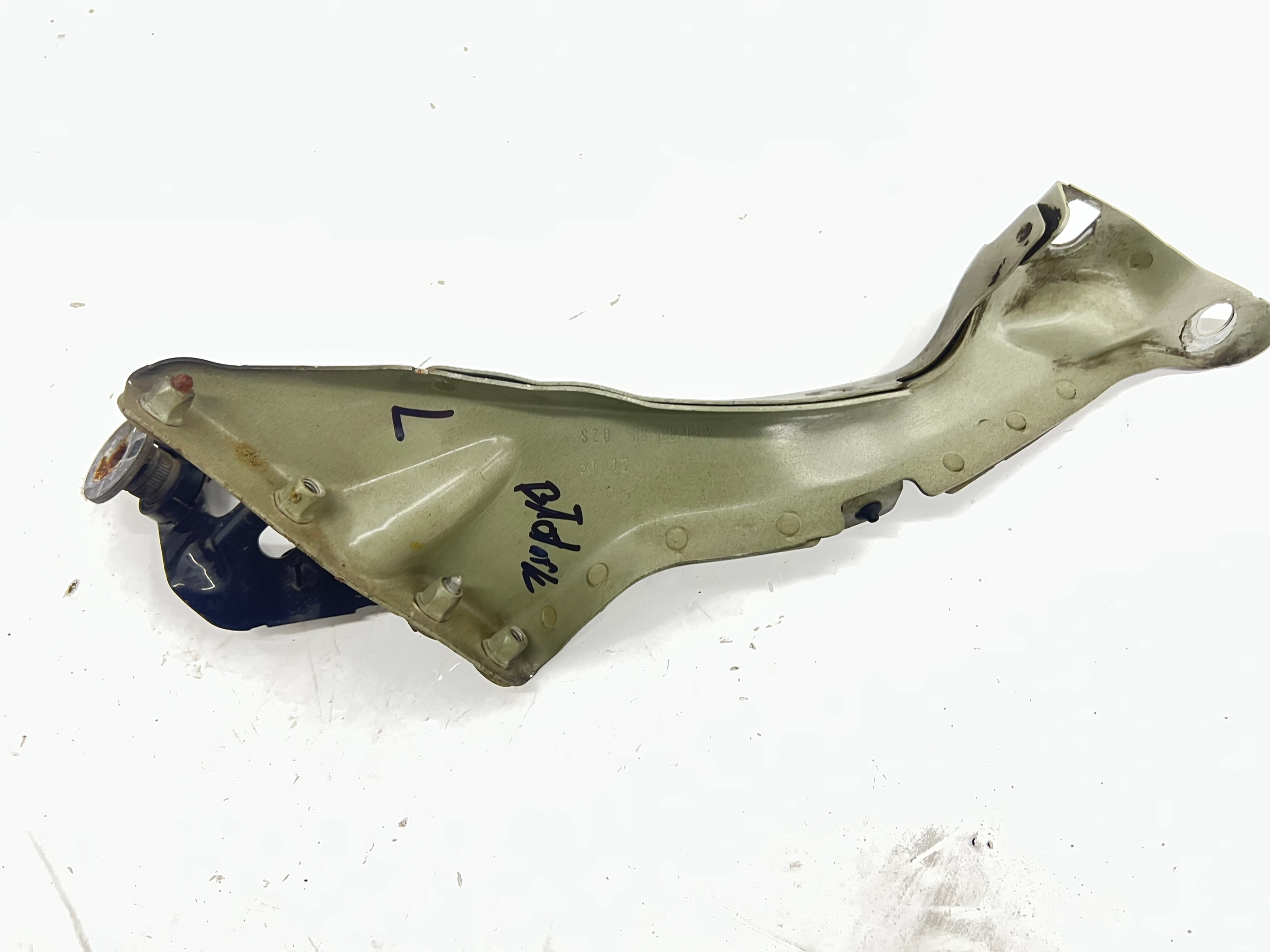 Console Support plaque Aile Gauche Avant AUDI A6 C7 4G0821136A W Couleur LY9B