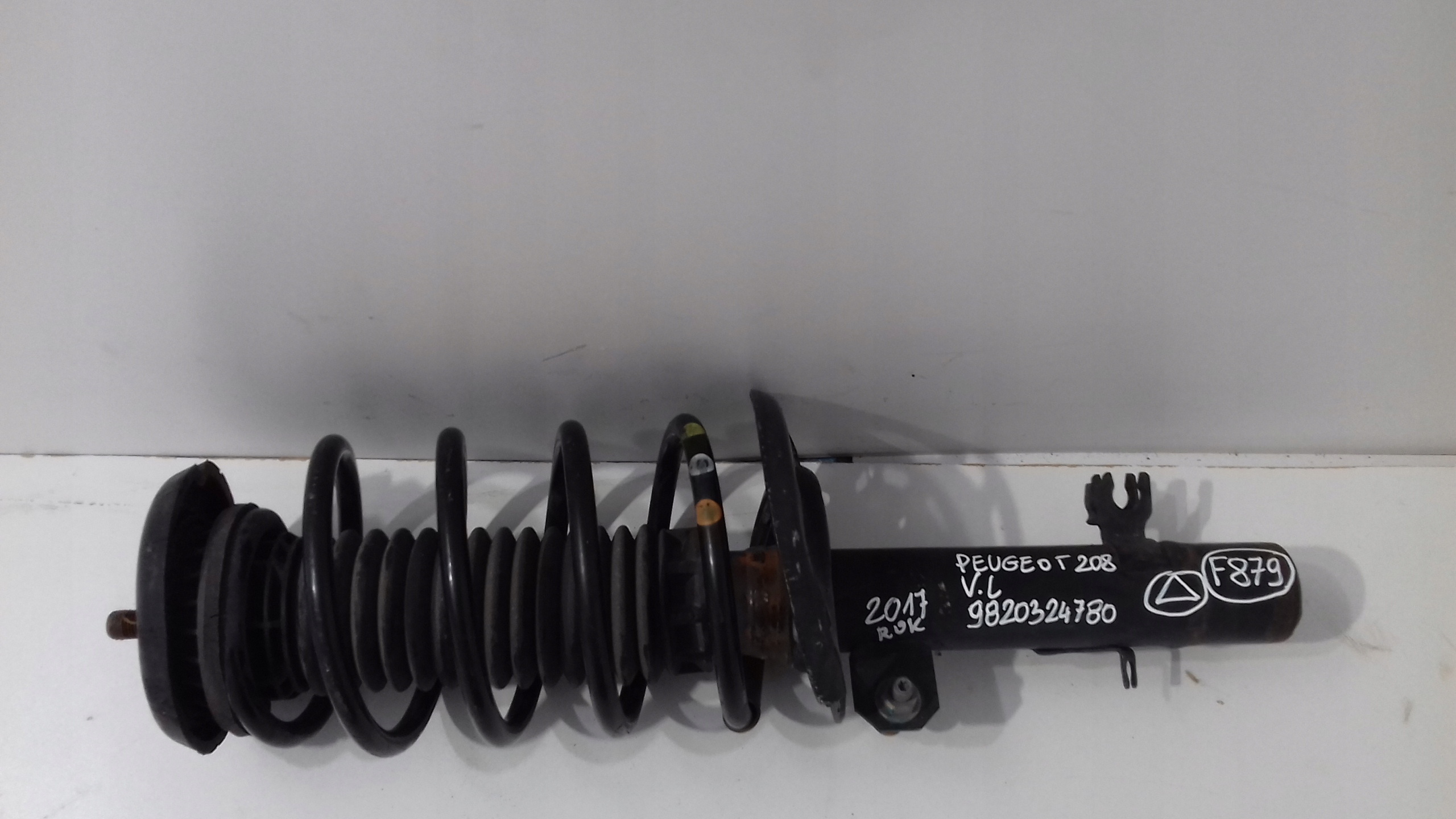 PEUGEOT 208 and shock absorber left front McPherson