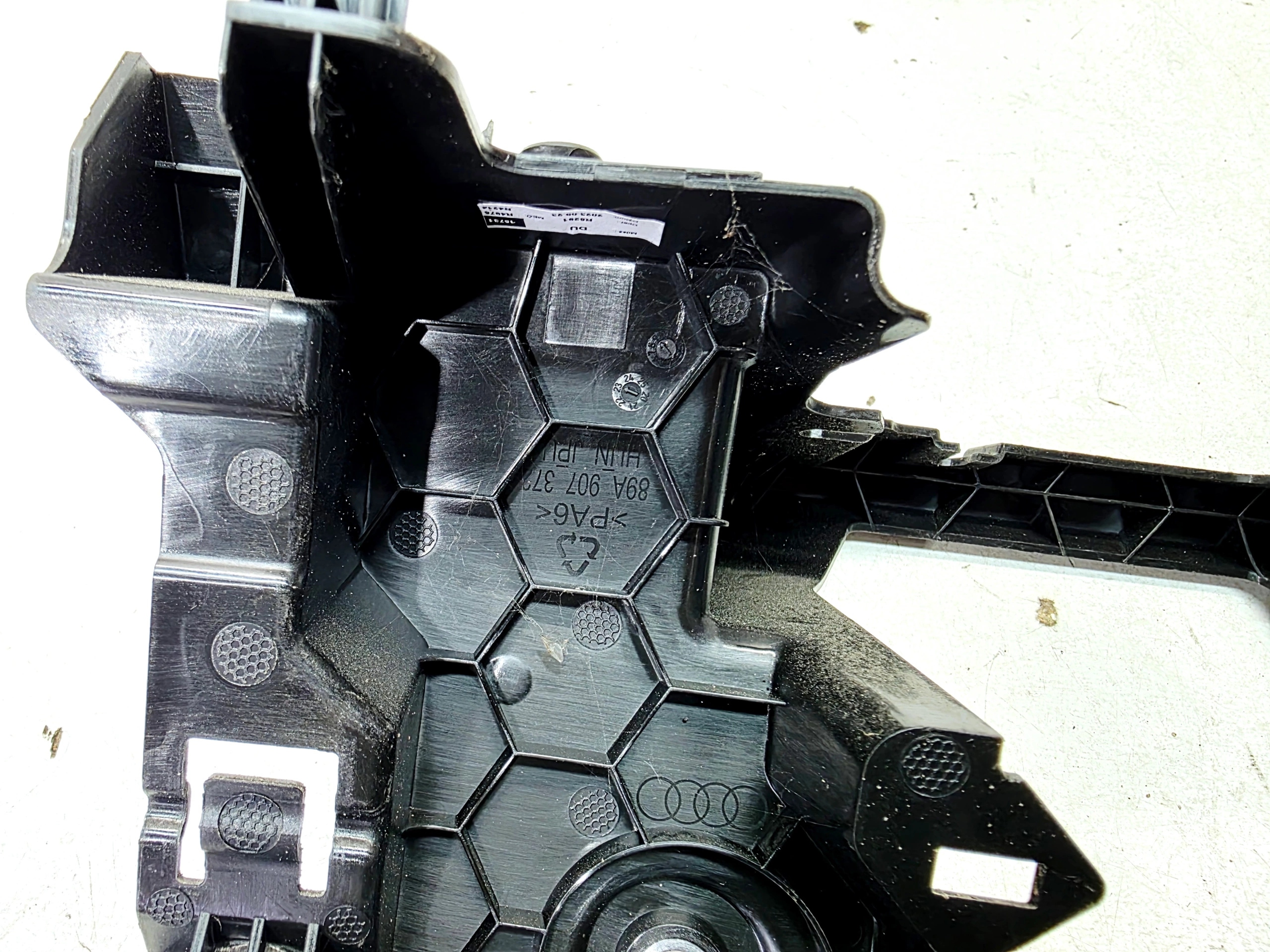 Halter Stütze GNIAZDA LADOWARKI AUDI Q4 E-TRON 89A907372
