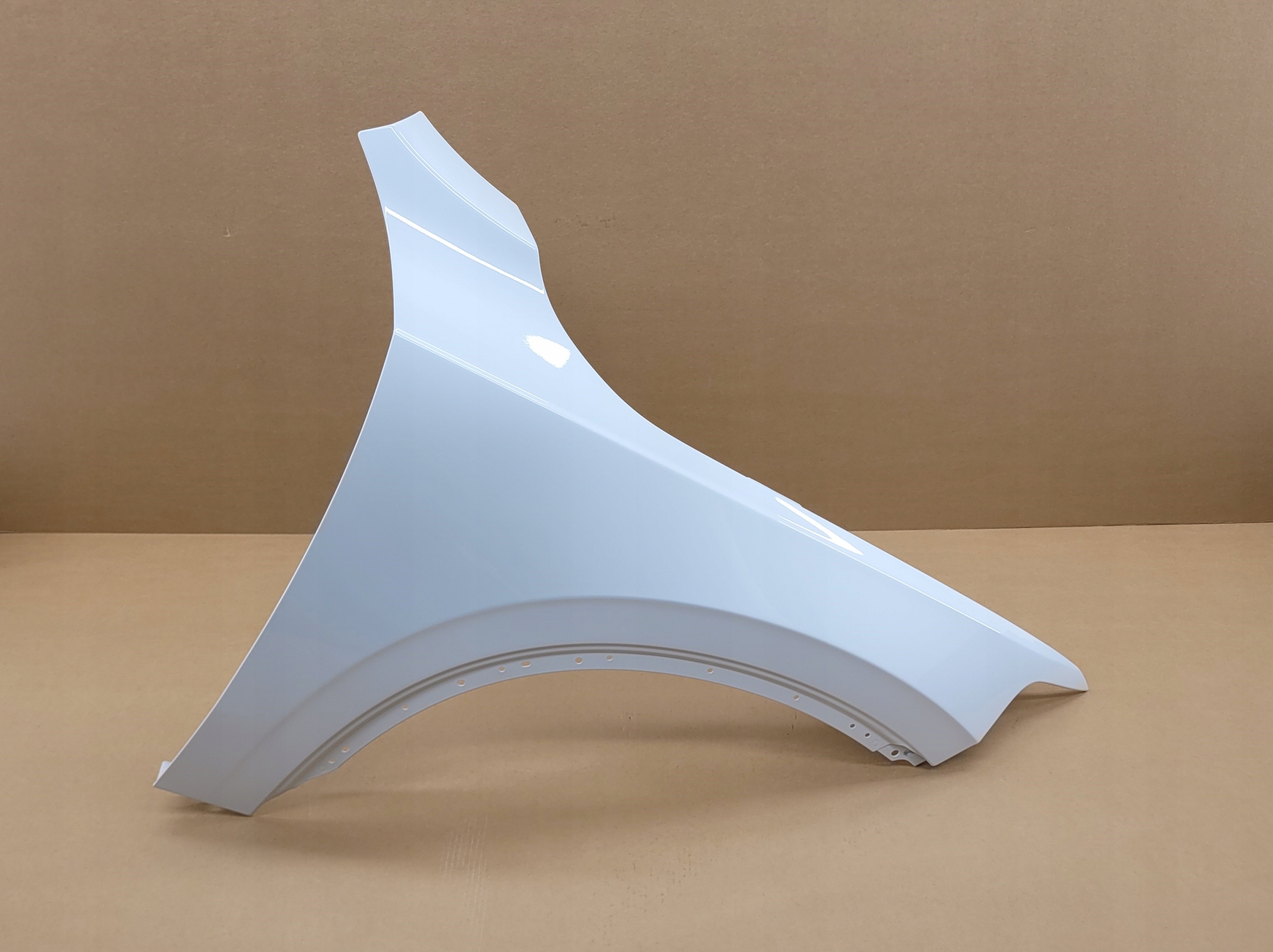 right front fender front VOLVO XC90 IDEALNY W colour 614 ICE WHITE SOLID