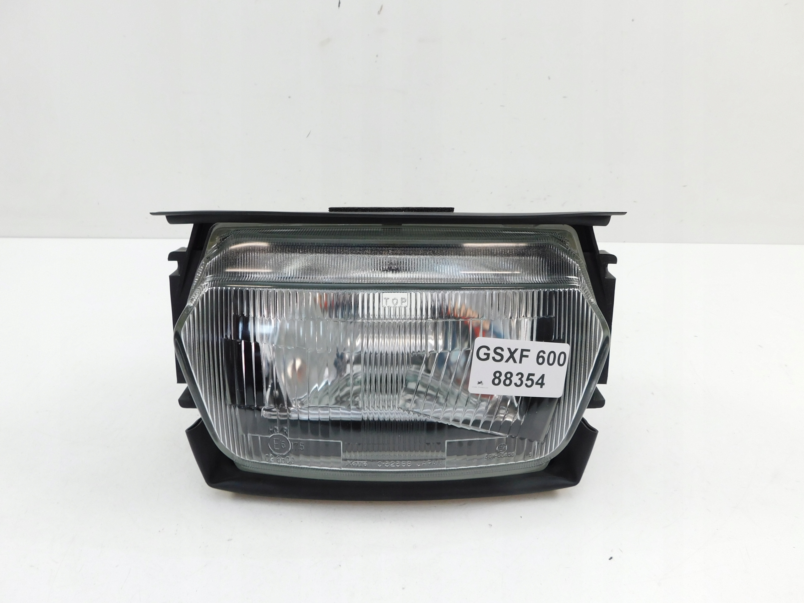 SUZUKI GSXF 600 REFLEKTOR LAMPA PRZÓD